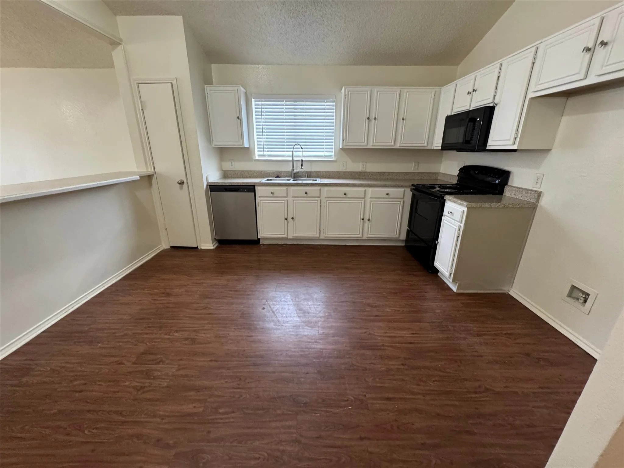 Single Family Residence For Rent in Tarrant County , 4024 Periwinkle Drive, Fort Worth, Texas 76137, 3 Bedroom, 2 Bathroom, 2 Garage spaces, 1,752 Sqft, built in 1992, mls#21355326, Real Estate Agent in Fort Worth, Homes For Rent in Tarrant county, Homes For Rent in Fort Worth, Realtor in Fort Worth Texas, Real Estate Brokerage Independent Realty Texas, Luminita Cordes Realtor
