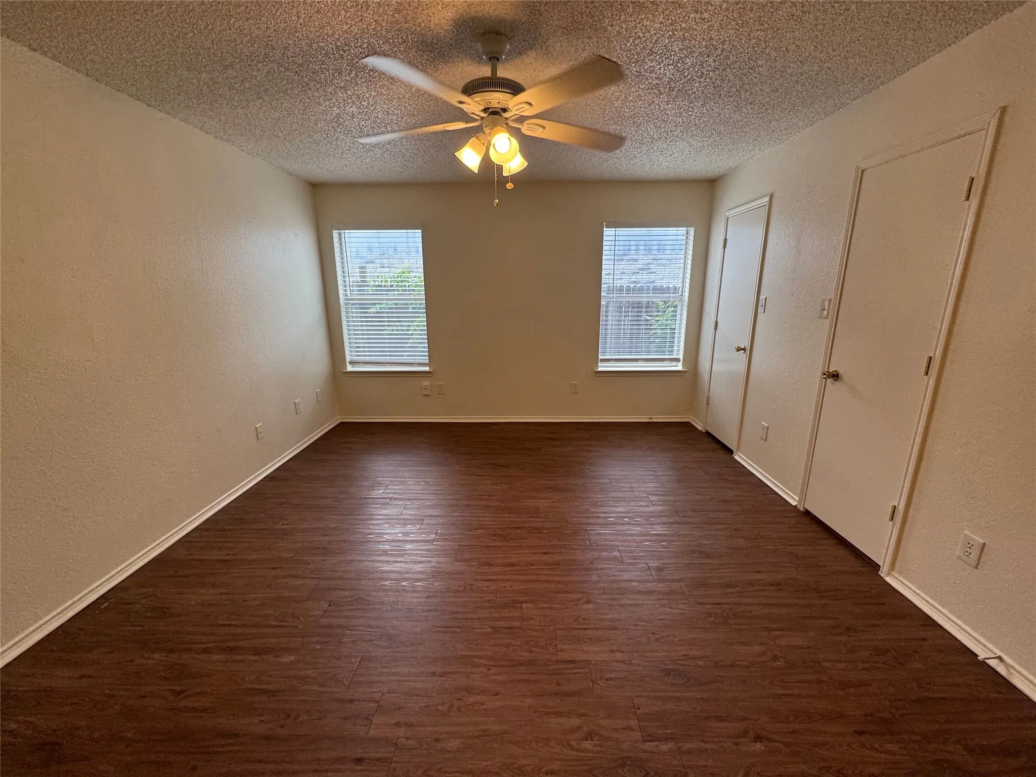 Single Family Residence For Rent in Tarrant County , 4024 Periwinkle Drive, Fort Worth, Texas 76137, 3 Bedroom, 2 Bathroom, 2 Garage spaces, 1,752 Sqft, built in 1992, mls#21355326, Real Estate Agent in Fort Worth, Homes For Rent in Tarrant county, Homes For Rent in Fort Worth, Realtor in Fort Worth Texas, Real Estate Brokerage Independent Realty Texas, Luminita Cordes Realtor