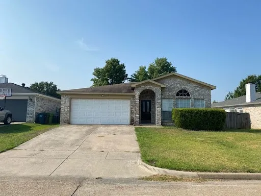 Single Family Residence For Rent in Tarrant County , 4024 Periwinkle Drive, Fort Worth, Texas 76137, 3 Bedroom, 2 Bathroom, 2 Garage spaces, 1,752 Sqft, built in 1992, mls#21355326, Real Estate Agent in Fort Worth, Homes For Rent in Tarrant county, Homes For Rent in Fort Worth, Realtor in Fort Worth Texas, Real Estate Brokerage Independent Realty Texas, Luminita Cordes Realtor