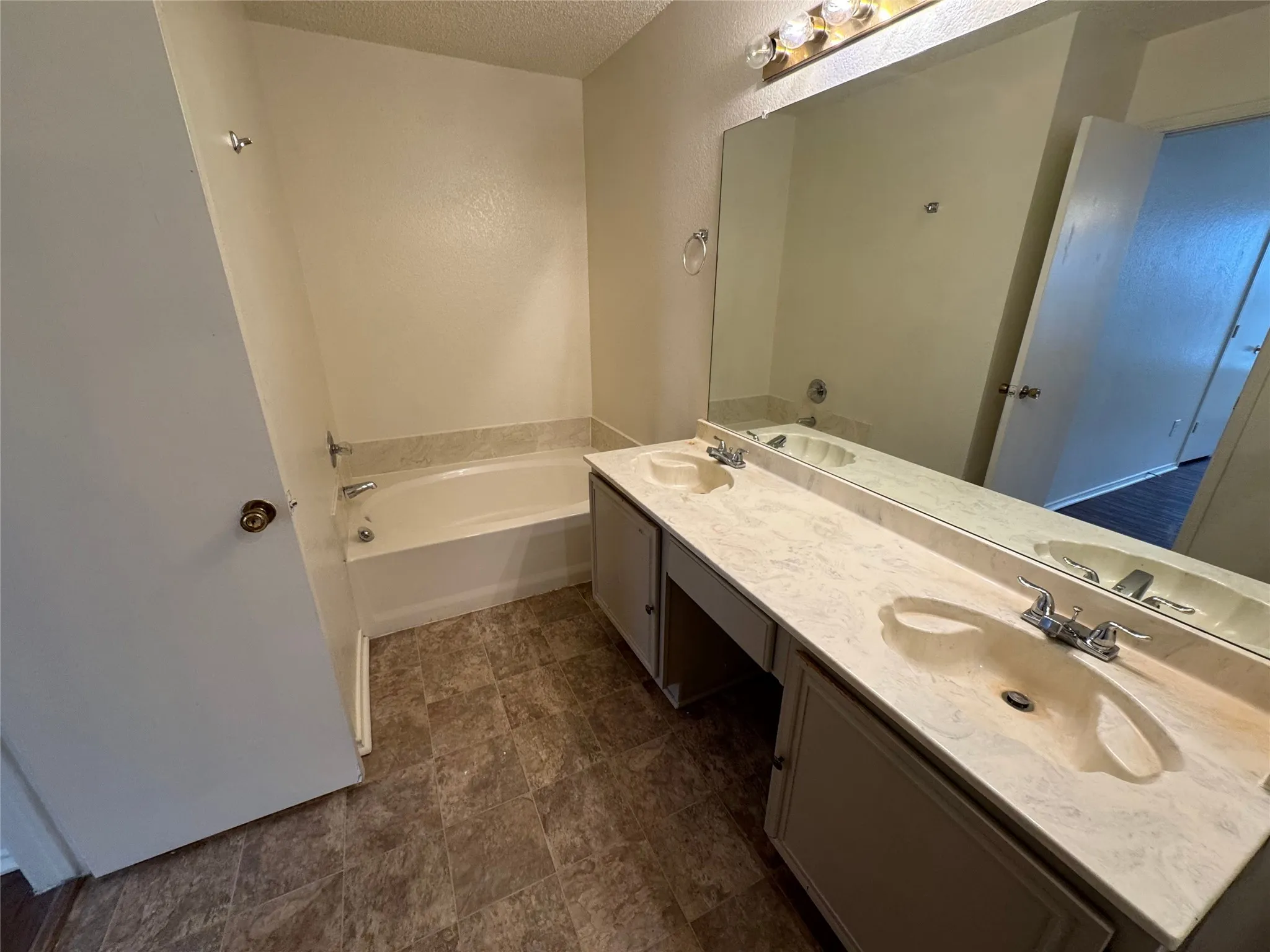 Single Family Residence For Rent in Tarrant County , 4024 Periwinkle Drive, Fort Worth, Texas 76137, 3 Bedroom, 2 Bathroom, 2 Garage spaces, 1,752 Sqft, built in 1992, mls#21355326, Real Estate Agent in Fort Worth, Homes For Rent in Tarrant county, Homes For Rent in Fort Worth, Realtor in Fort Worth Texas, Real Estate Brokerage Independent Realty Texas, Luminita Cordes Realtor