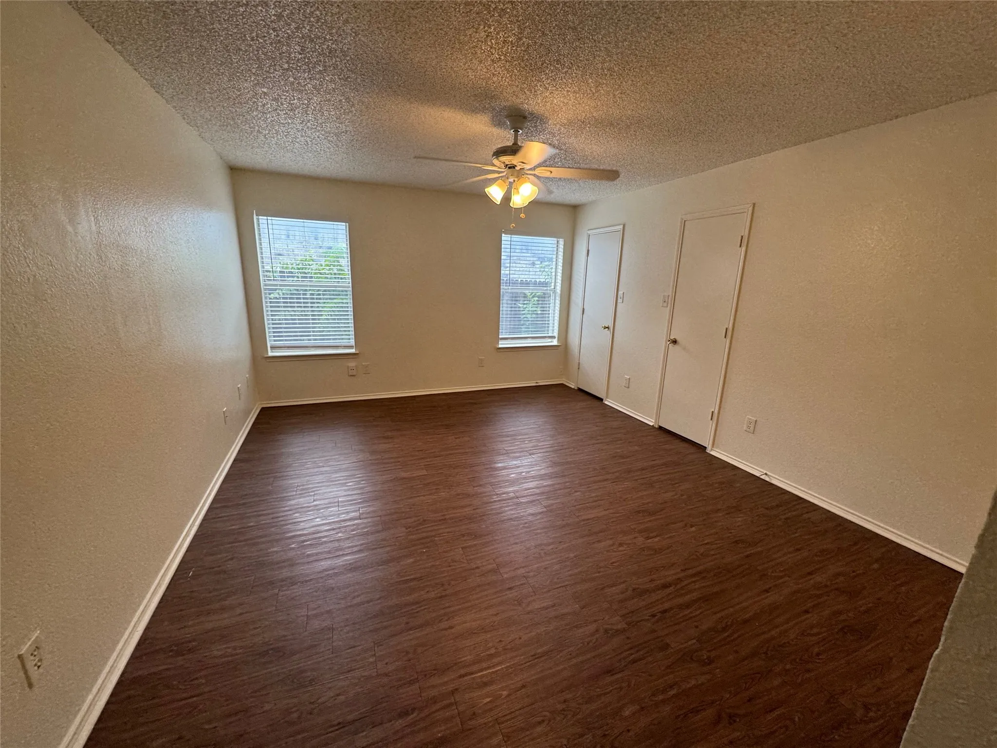 Single Family Residence For Rent in Tarrant County , 4024 Periwinkle Drive, Fort Worth, Texas 76137, 3 Bedroom, 2 Bathroom, 2 Garage spaces, 1,752 Sqft, built in 1992, mls#21355326, Real Estate Agent in Fort Worth, Homes For Rent in Tarrant county, Homes For Rent in Fort Worth, Realtor in Fort Worth Texas, Real Estate Brokerage Independent Realty Texas, Luminita Cordes Realtor