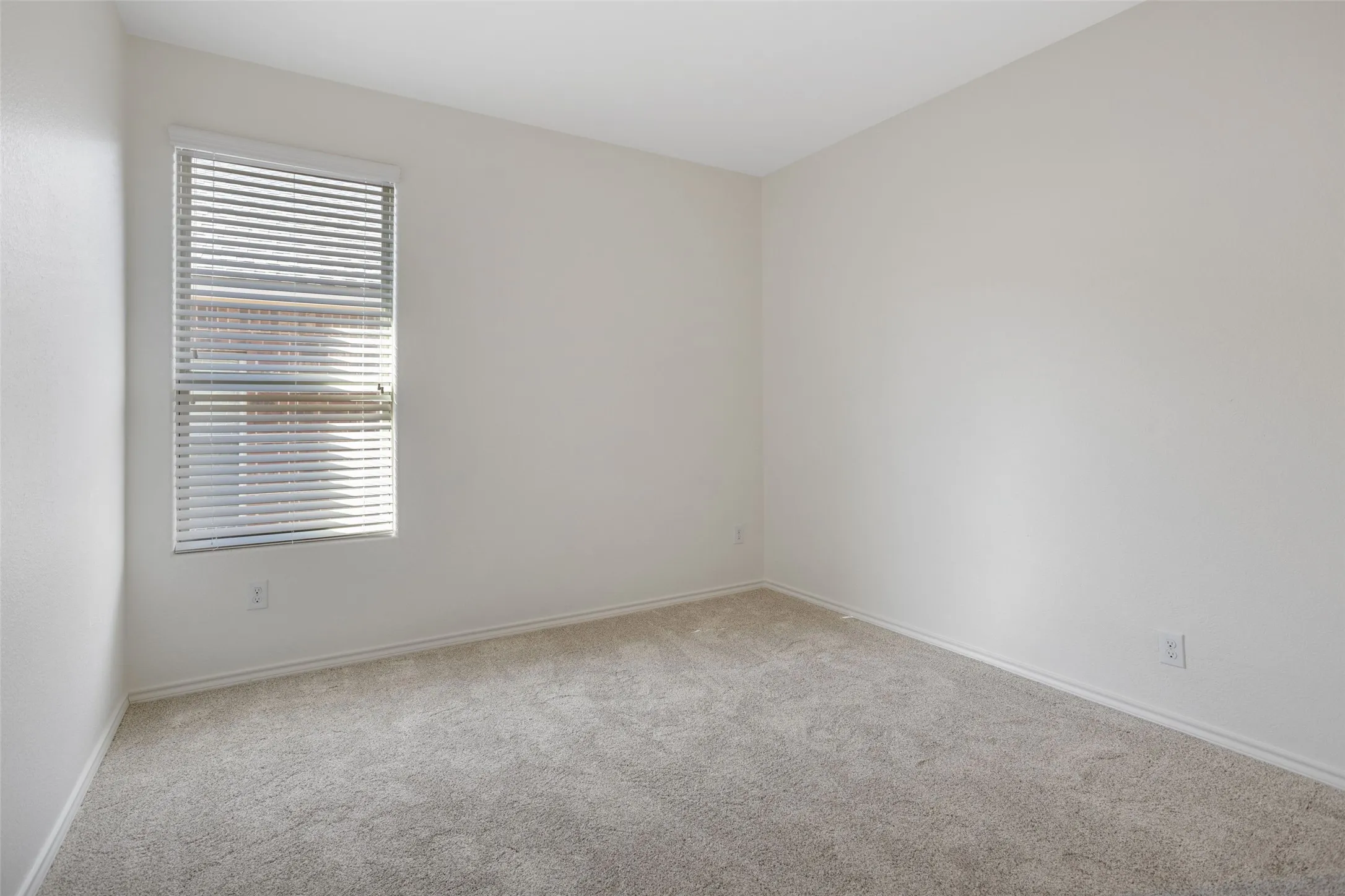 Single Family Residence For Sale in Tarrant County , 3929 Kennedy Ranch Road, Fort Worth, Texas 76262, 4 Bedroom, 2 Bathroom, 2 Garage spaces, 2,180 Sqft, built in 2016, mls#21355288, Real Estate Agent in Fort Worth, Homes For Sale in Tarrant county, Homes For Sale in Fort Worth, Realtor in Fort Worth Texas, Real Estate Brokerage Independent Realty Texas, Luminita Cordes Realtor