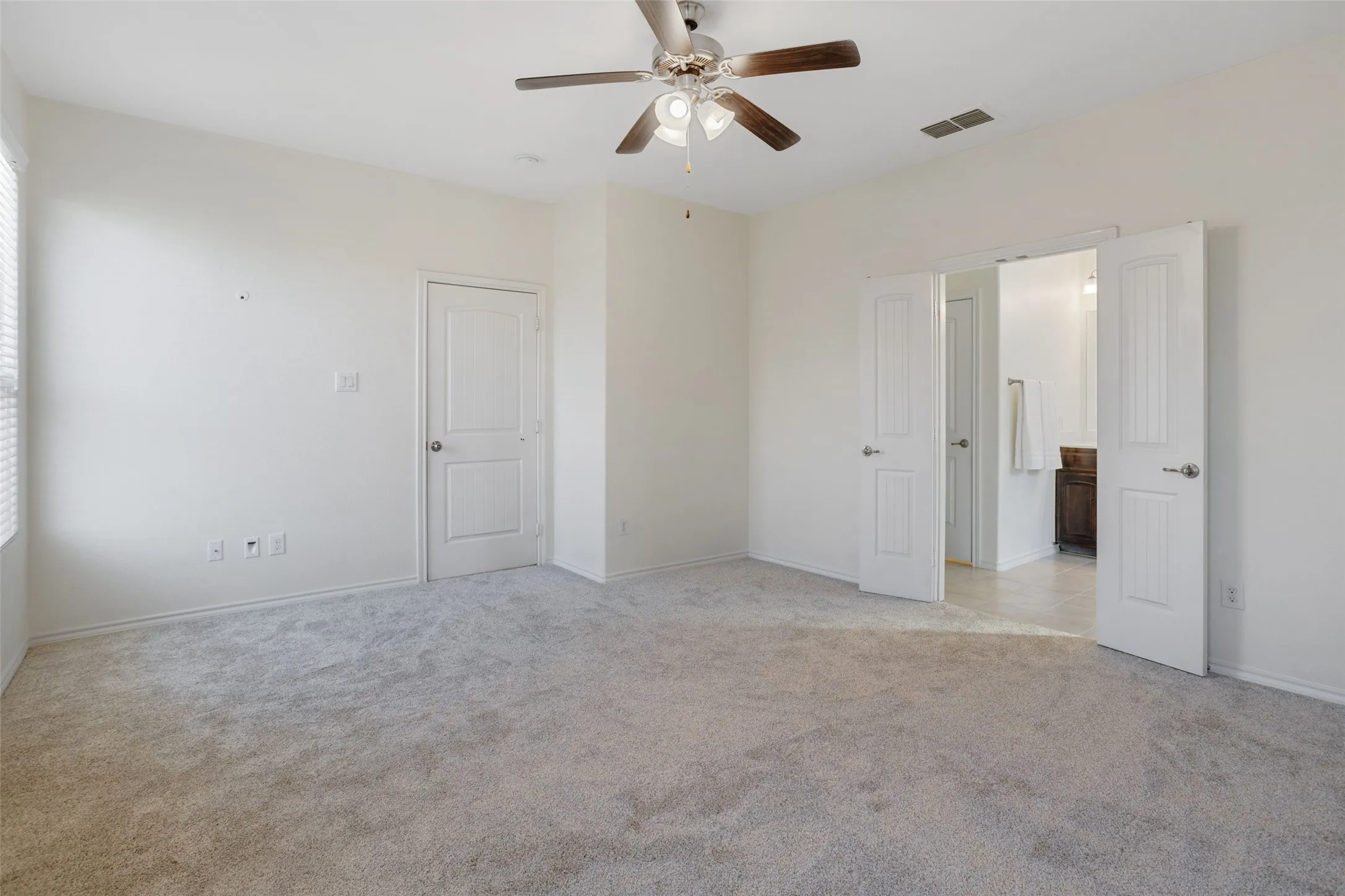 Single Family Residence For Sale in Tarrant County , 3929 Kennedy Ranch Road, Fort Worth, Texas 76262, 4 Bedroom, 2 Bathroom, 2 Garage spaces, 2,180 Sqft, built in 2016, mls#21355288, Real Estate Agent in Fort Worth, Homes For Sale in Tarrant county, Homes For Sale in Fort Worth, Realtor in Fort Worth Texas, Real Estate Brokerage Independent Realty Texas, Luminita Cordes Realtor