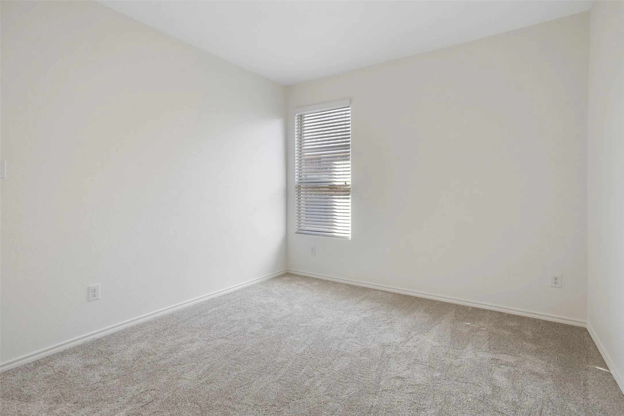 Single Family Residence For Sale in Tarrant County , 3929 Kennedy Ranch Road, Fort Worth, Texas 76262, 4 Bedroom, 2 Bathroom, 2 Garage spaces, 2,180 Sqft, built in 2016, mls#21355288, Real Estate Agent in Fort Worth, Homes For Sale in Tarrant county, Homes For Sale in Fort Worth, Realtor in Fort Worth Texas, Real Estate Brokerage Independent Realty Texas, Luminita Cordes Realtor