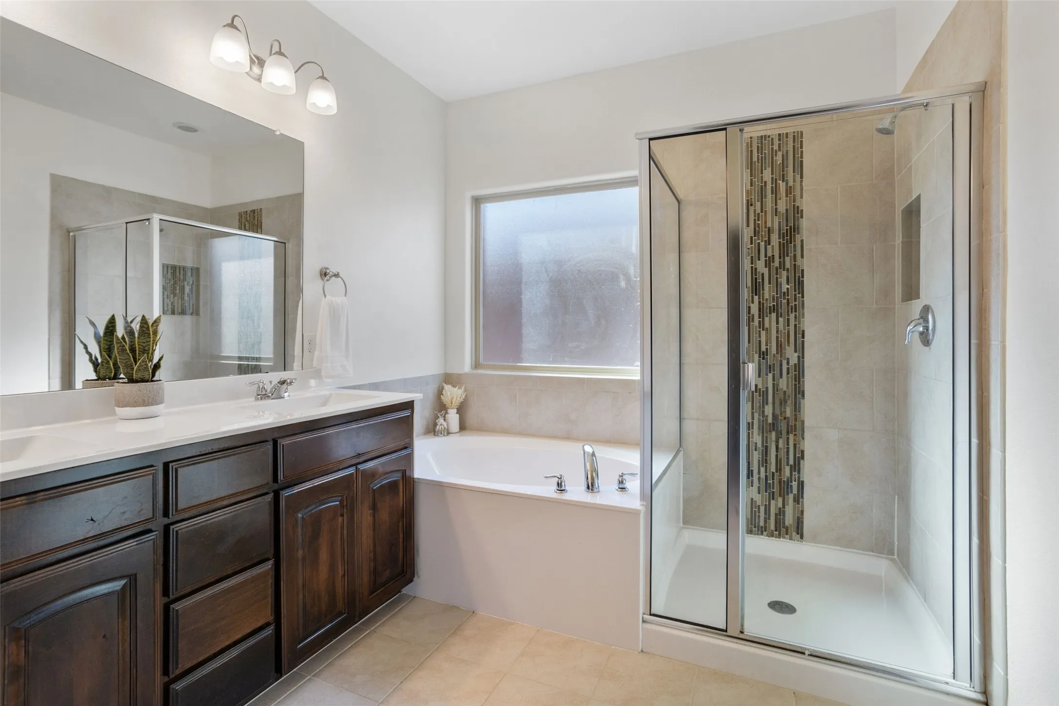 Single Family Residence For Sale in Tarrant County , 3929 Kennedy Ranch Road, Fort Worth, Texas 76262, 4 Bedroom, 2 Bathroom, 2 Garage spaces, 2,180 Sqft, built in 2016, mls#21355288, Real Estate Agent in Fort Worth, Homes For Sale in Tarrant county, Homes For Sale in Fort Worth, Realtor in Fort Worth Texas, Real Estate Brokerage Independent Realty Texas, Luminita Cordes Realtor