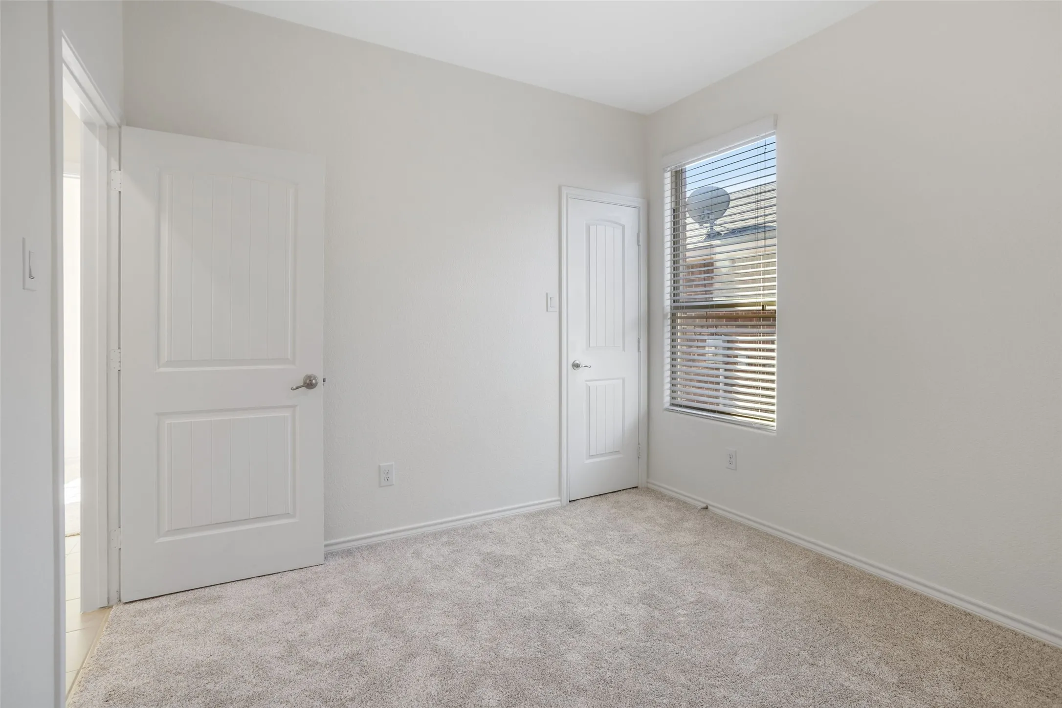 Single Family Residence For Sale in Tarrant County , 3929 Kennedy Ranch Road, Fort Worth, Texas 76262, 4 Bedroom, 2 Bathroom, 2 Garage spaces, 2,180 Sqft, built in 2016, mls#21355288, Real Estate Agent in Fort Worth, Homes For Sale in Tarrant county, Homes For Sale in Fort Worth, Realtor in Fort Worth Texas, Real Estate Brokerage Independent Realty Texas, Luminita Cordes Realtor