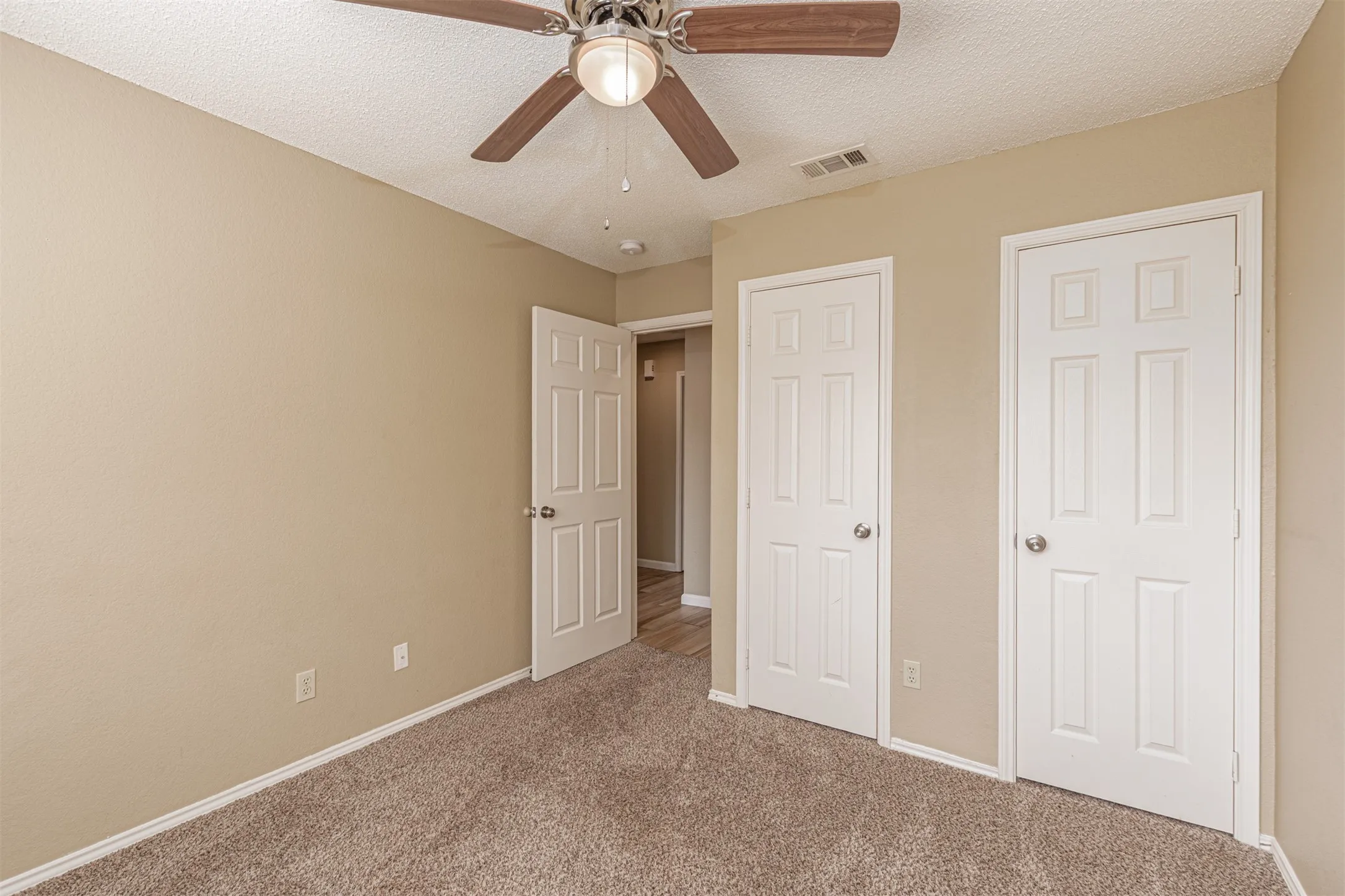 Single Family Residence For Sale in Dallas County , 7513 Beverly Drive, Rowlett, Texas 75089, 3 Bedroom, 2 Bathroom, 2 Garage spaces, 1,813 Sqft, built in 1997, mls#21345307, Real Estate Agent in Rowlett, Homes For Sale in Dallas county, Homes For Sale in Rowlett, Realtor in Rowlett Texas, Real Estate Brokerage Independent Realty Texas, Luminita Cordes Realtor