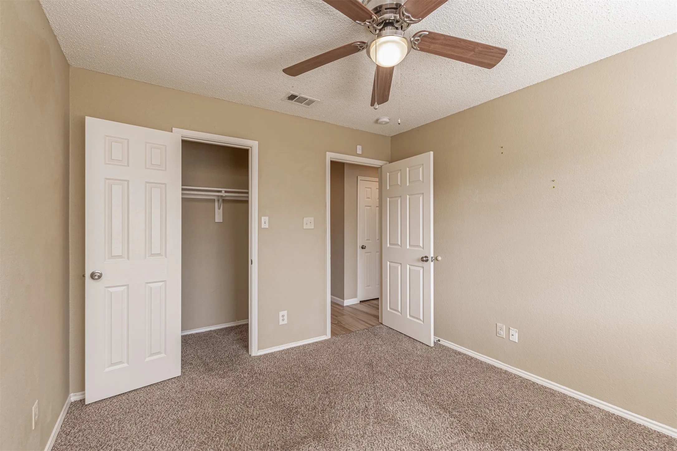 Single Family Residence For Sale in Dallas County , 7513 Beverly Drive, Rowlett, Texas 75089, 3 Bedroom, 2 Bathroom, 2 Garage spaces, 1,813 Sqft, built in 1997, mls#21345307, Real Estate Agent in Rowlett, Homes For Sale in Dallas county, Homes For Sale in Rowlett, Realtor in Rowlett Texas, Real Estate Brokerage Independent Realty Texas, Luminita Cordes Realtor