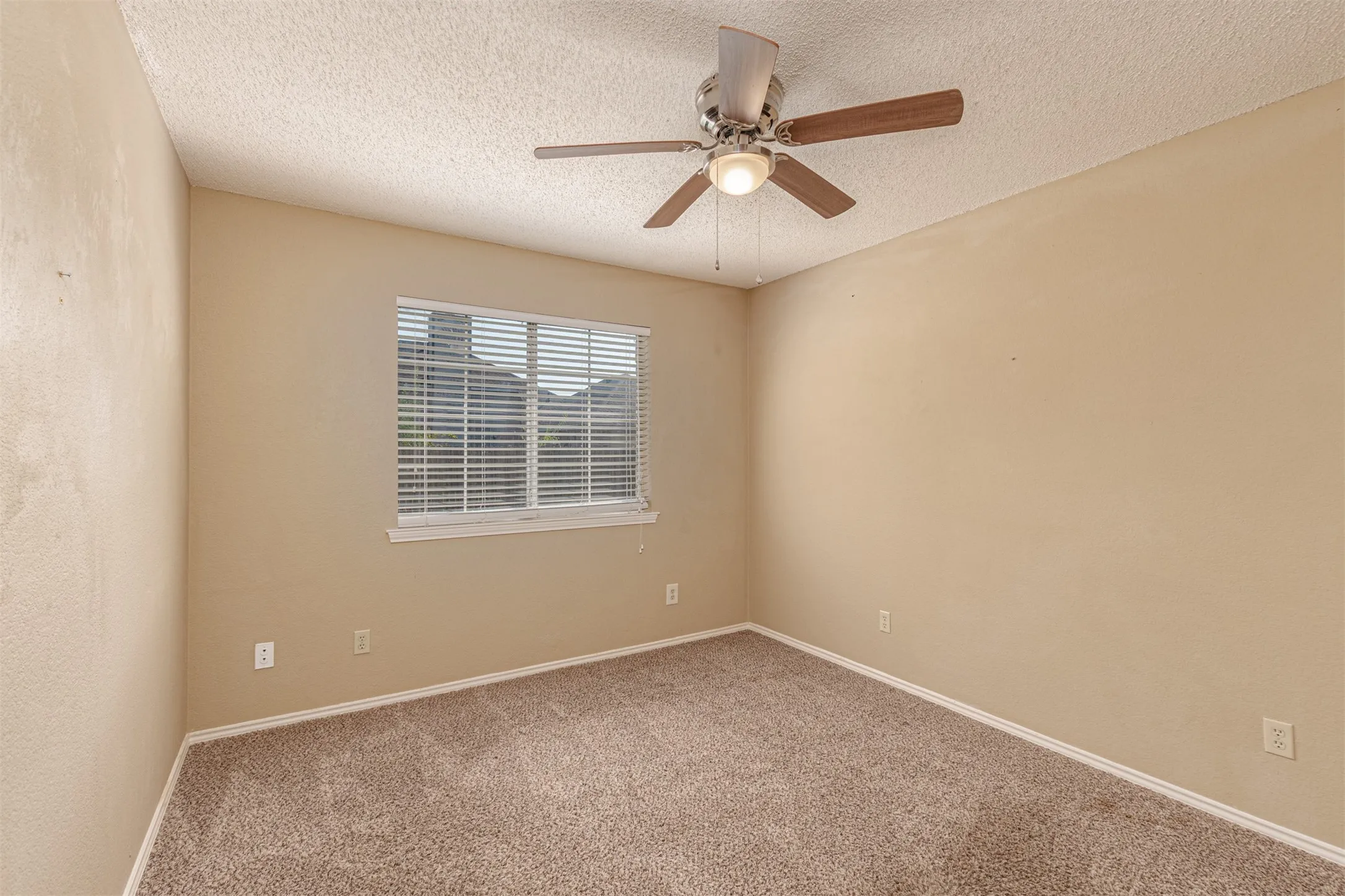 Single Family Residence For Sale in Dallas County , 7513 Beverly Drive, Rowlett, Texas 75089, 3 Bedroom, 2 Bathroom, 2 Garage spaces, 1,813 Sqft, built in 1997, mls#21345307, Real Estate Agent in Rowlett, Homes For Sale in Dallas county, Homes For Sale in Rowlett, Realtor in Rowlett Texas, Real Estate Brokerage Independent Realty Texas, Luminita Cordes Realtor