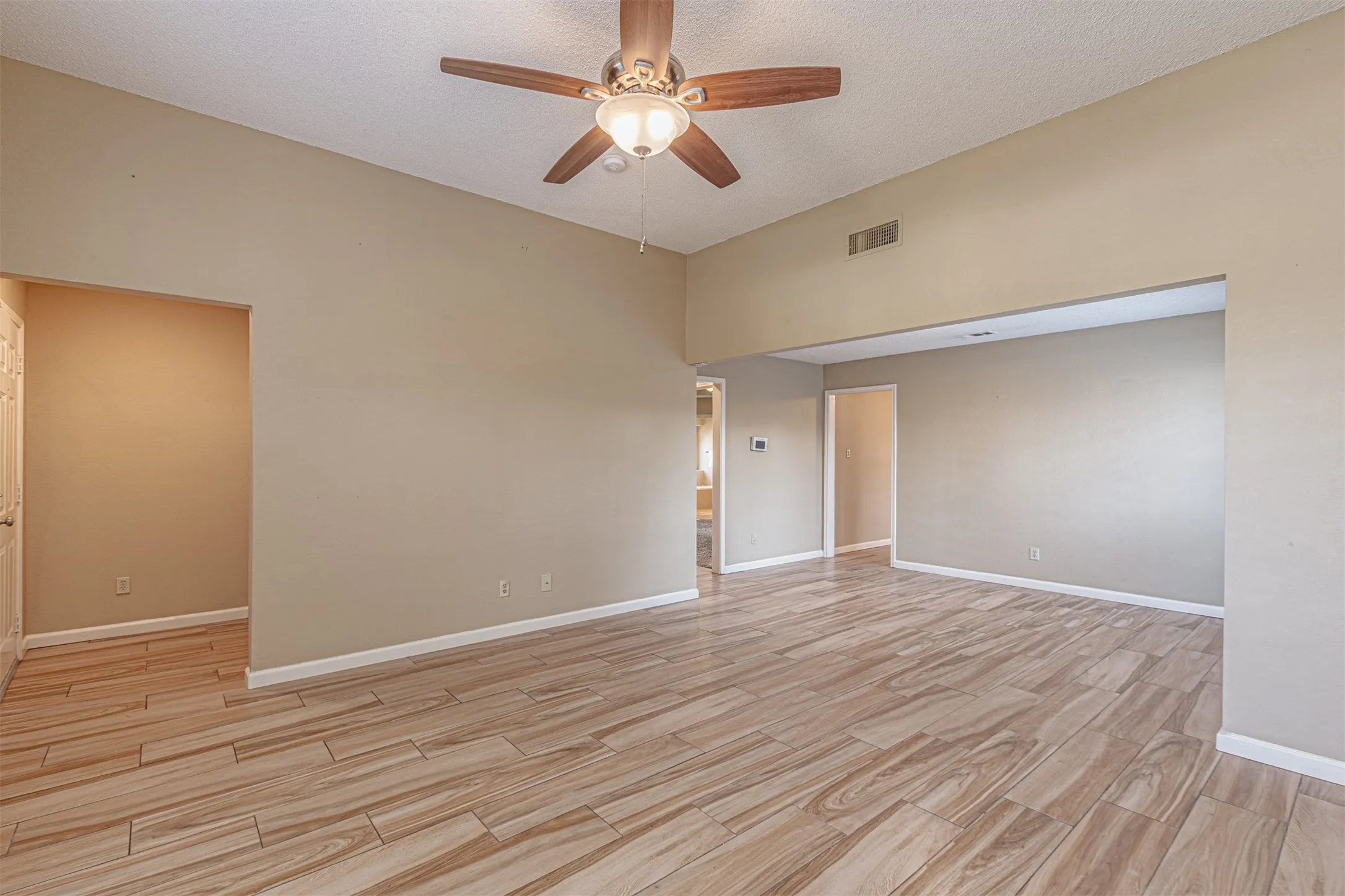 Single Family Residence For Sale in Dallas County , 7513 Beverly Drive, Rowlett, Texas 75089, 3 Bedroom, 2 Bathroom, 2 Garage spaces, 1,813 Sqft, built in 1997, mls#21345307, Real Estate Agent in Rowlett, Homes For Sale in Dallas county, Homes For Sale in Rowlett, Realtor in Rowlett Texas, Real Estate Brokerage Independent Realty Texas, Luminita Cordes Realtor