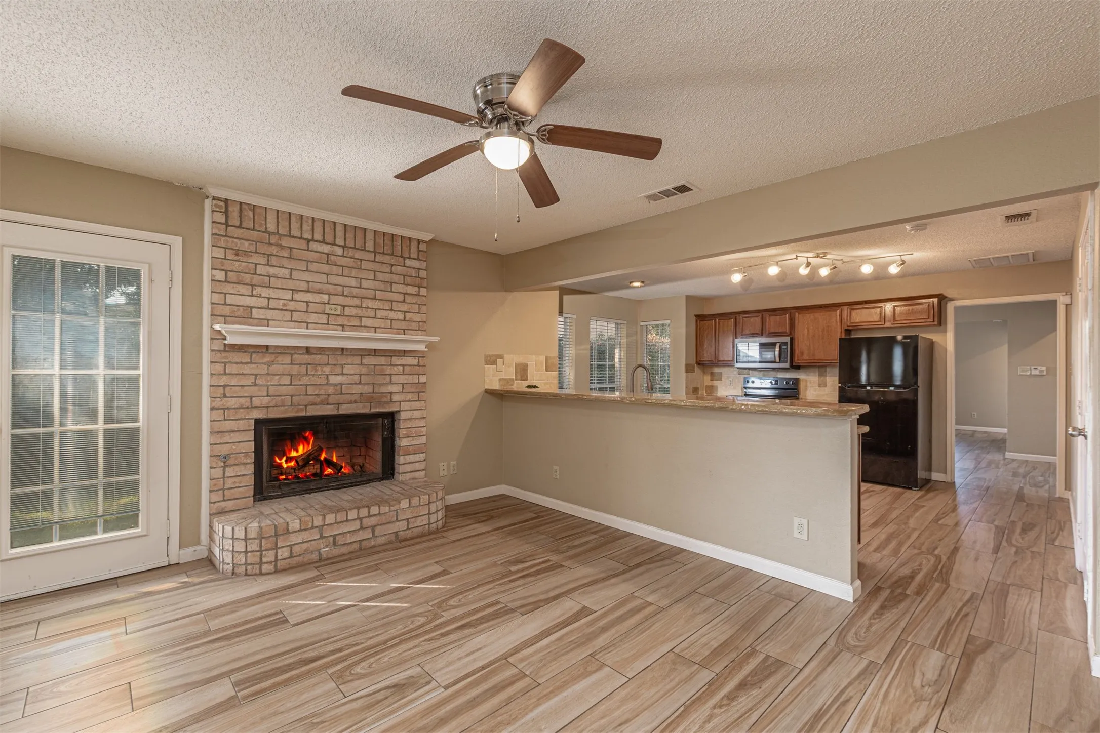 Single Family Residence For Sale in Dallas County , 7513 Beverly Drive, Rowlett, Texas 75089, 3 Bedroom, 2 Bathroom, 2 Garage spaces, 1,813 Sqft, built in 1997, mls#21345307, Real Estate Agent in Rowlett, Homes For Sale in Dallas county, Homes For Sale in Rowlett, Realtor in Rowlett Texas, Real Estate Brokerage Independent Realty Texas, Luminita Cordes Realtor