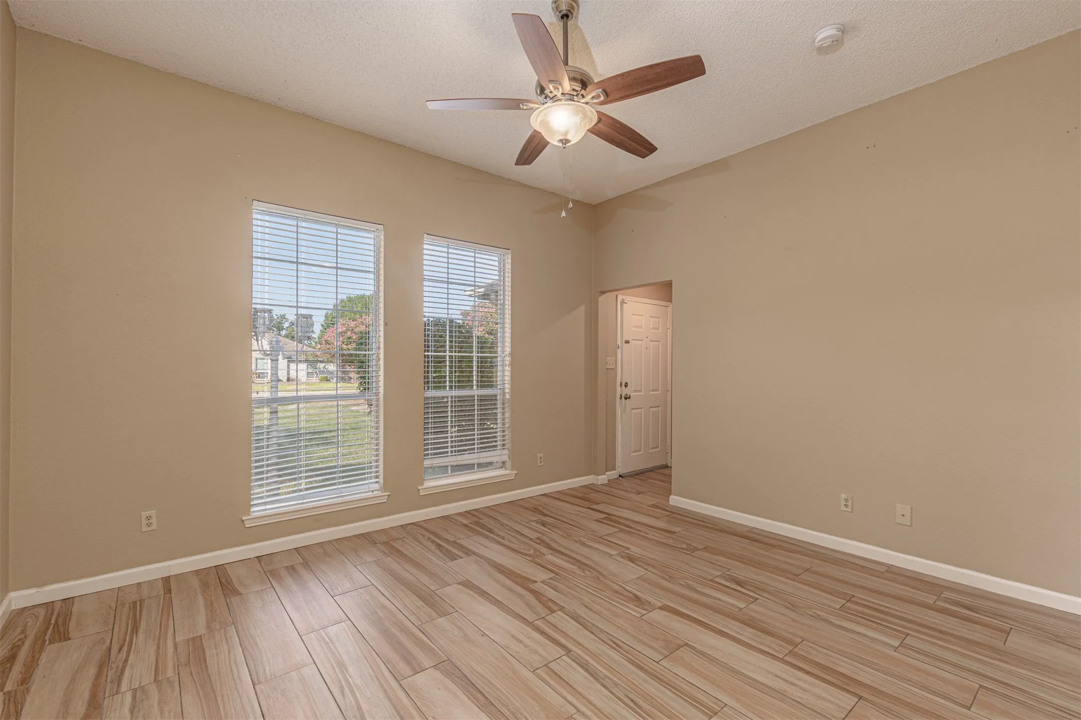 Single Family Residence For Sale in Dallas County , 7513 Beverly Drive, Rowlett, Texas 75089, 3 Bedroom, 2 Bathroom, 2 Garage spaces, 1,813 Sqft, built in 1997, mls#21345307, Real Estate Agent in Rowlett, Homes For Sale in Dallas county, Homes For Sale in Rowlett, Realtor in Rowlett Texas, Real Estate Brokerage Independent Realty Texas, Luminita Cordes Realtor