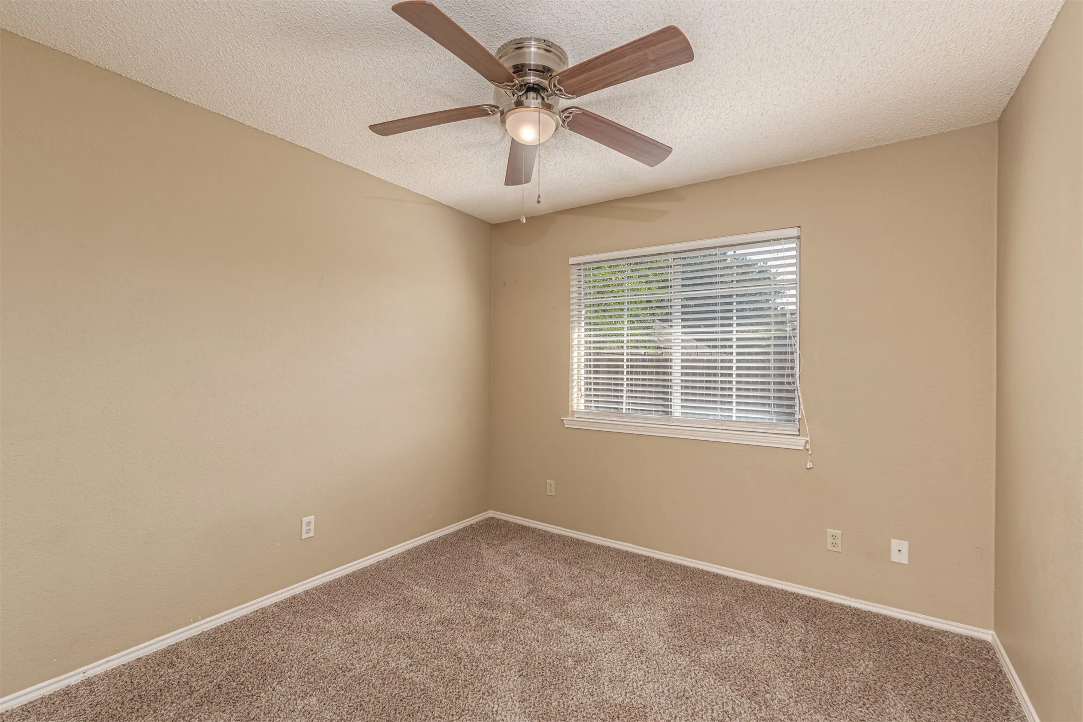 Single Family Residence For Sale in Dallas County , 7513 Beverly Drive, Rowlett, Texas 75089, 3 Bedroom, 2 Bathroom, 2 Garage spaces, 1,813 Sqft, built in 1997, mls#21345307, Real Estate Agent in Rowlett, Homes For Sale in Dallas county, Homes For Sale in Rowlett, Realtor in Rowlett Texas, Real Estate Brokerage Independent Realty Texas, Luminita Cordes Realtor