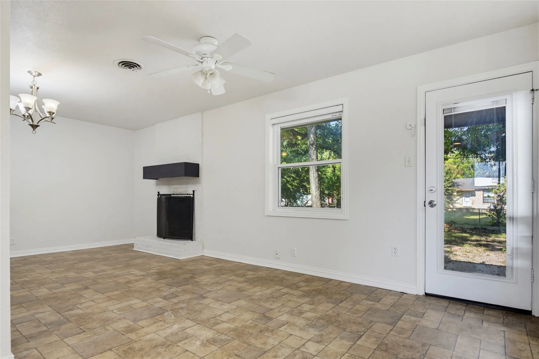 Single Family Residence For Sale in Tarrant County , 4205 Keeter Drive, North Richland Hills, Texas 76180, 3 Bedroom, 2 Bathroom, 2 Garage spaces, 1,588 Sqft, built in 1958, mls#21353916, Real Estate Agent in North Richland Hills, Homes For Sale in Tarrant county, Homes For Sale in North Richland Hills, Realtor in North Richland Hills Texas, Real Estate Brokerage Independent Realty Texas, Luminita Cordes Realtor