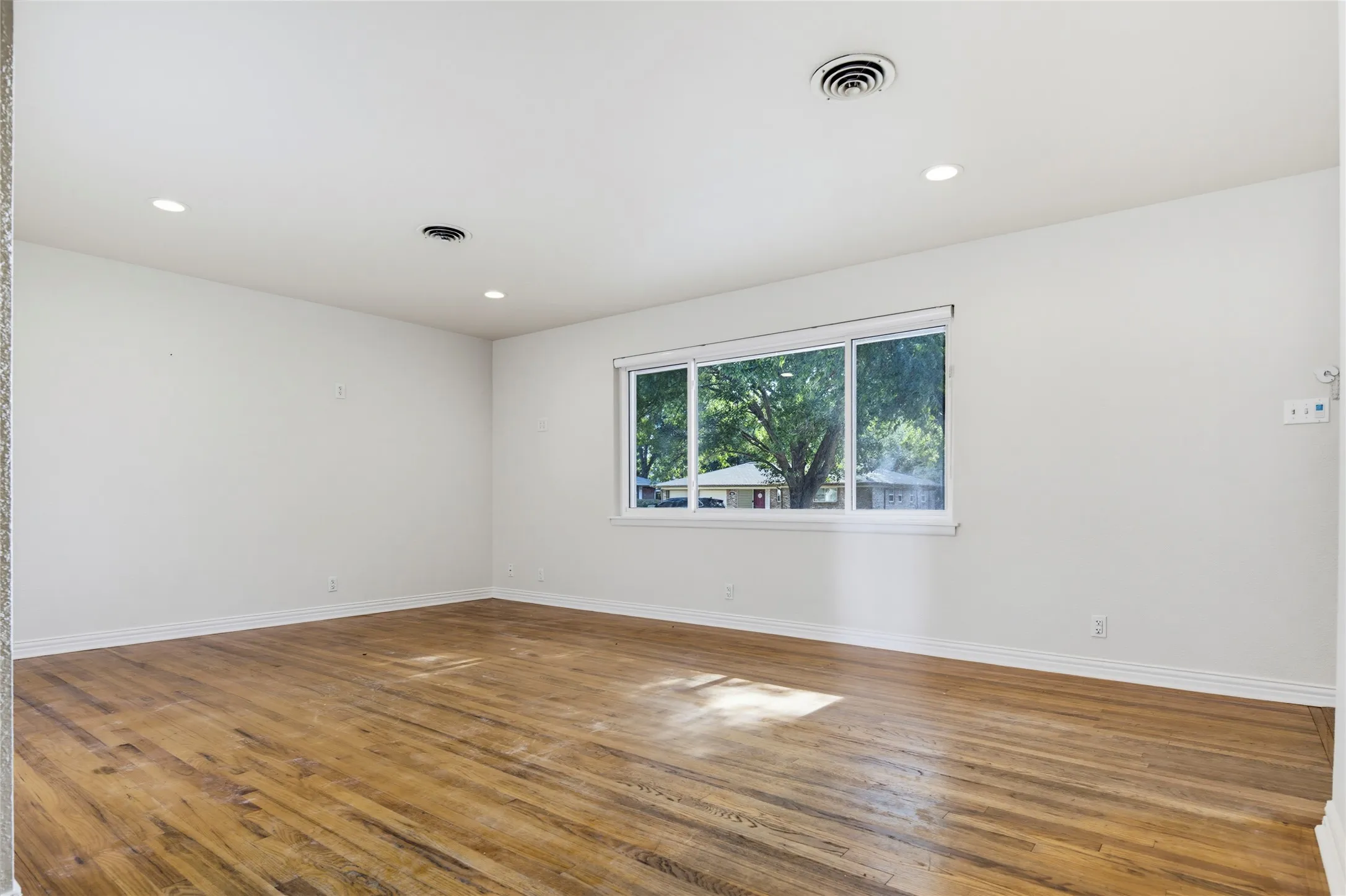Single Family Residence For Sale in Tarrant County , 4205 Keeter Drive, North Richland Hills, Texas 76180, 3 Bedroom, 2 Bathroom, 2 Garage spaces, 1,588 Sqft, built in 1958, mls#21353916, Real Estate Agent in North Richland Hills, Homes For Sale in Tarrant county, Homes For Sale in North Richland Hills, Realtor in North Richland Hills Texas, Real Estate Brokerage Independent Realty Texas, Luminita Cordes Realtor