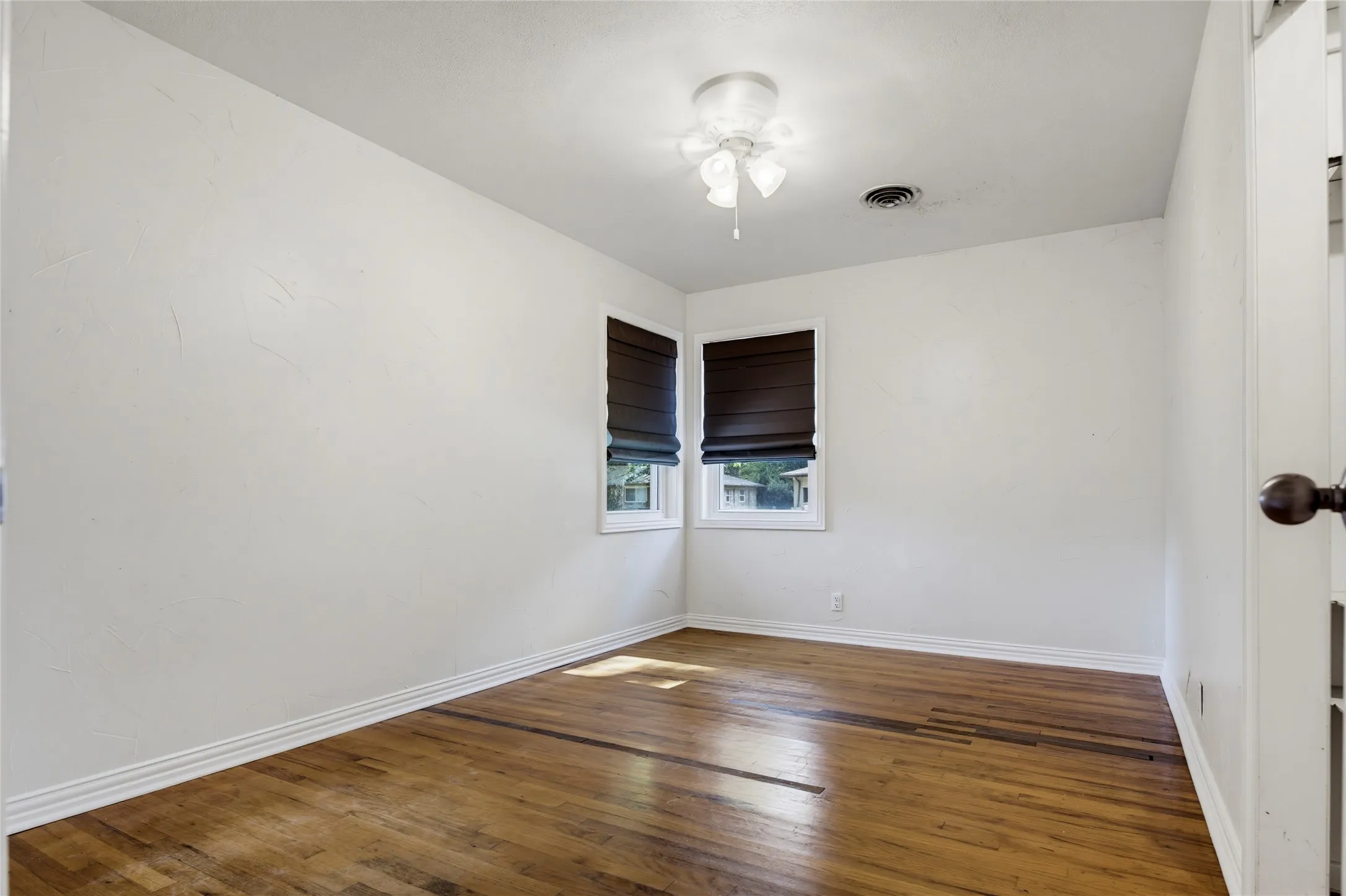 Single Family Residence For Sale in Tarrant County , 4205 Keeter Drive, North Richland Hills, Texas 76180, 3 Bedroom, 2 Bathroom, 2 Garage spaces, 1,588 Sqft, built in 1958, mls#21353916, Real Estate Agent in North Richland Hills, Homes For Sale in Tarrant county, Homes For Sale in North Richland Hills, Realtor in North Richland Hills Texas, Real Estate Brokerage Independent Realty Texas, Luminita Cordes Realtor