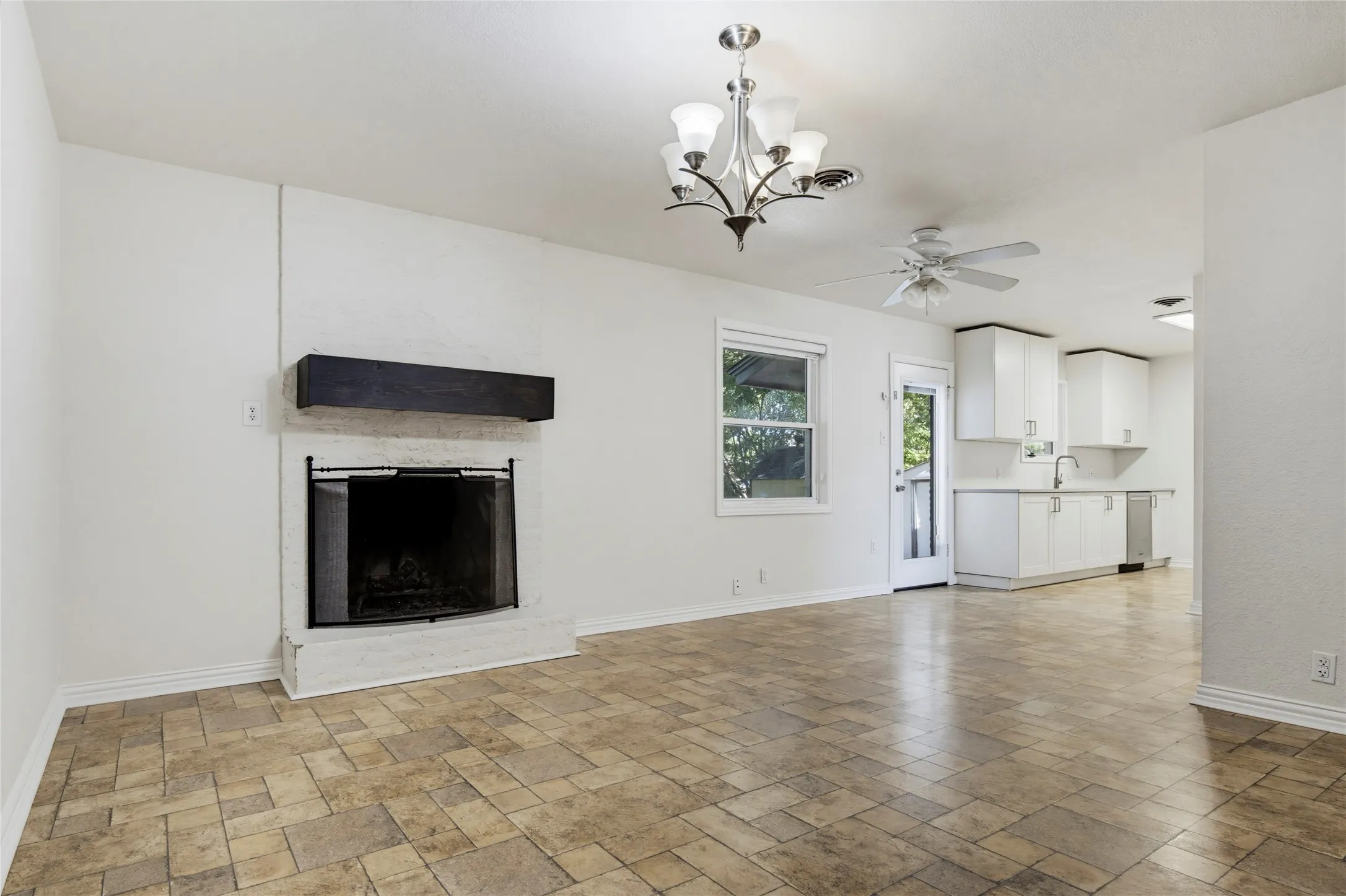 Single Family Residence For Sale in Tarrant County , 4205 Keeter Drive, North Richland Hills, Texas 76180, 3 Bedroom, 2 Bathroom, 2 Garage spaces, 1,588 Sqft, built in 1958, mls#21353916, Real Estate Agent in North Richland Hills, Homes For Sale in Tarrant county, Homes For Sale in North Richland Hills, Realtor in North Richland Hills Texas, Real Estate Brokerage Independent Realty Texas, Luminita Cordes Realtor