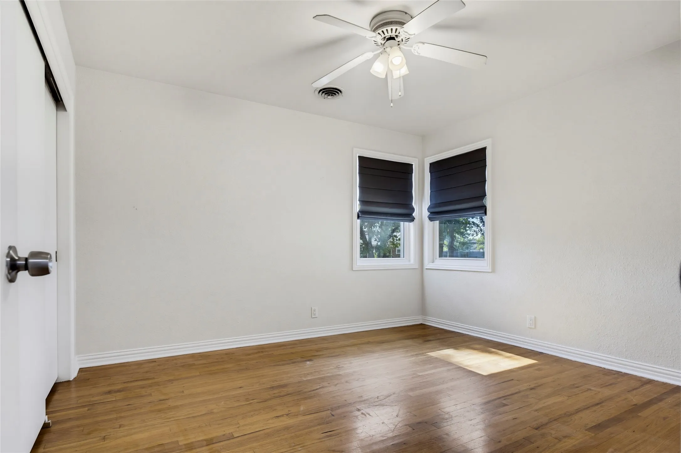 Single Family Residence For Sale in Tarrant County , 4205 Keeter Drive, North Richland Hills, Texas 76180, 3 Bedroom, 2 Bathroom, 2 Garage spaces, 1,588 Sqft, built in 1958, mls#21353916, Real Estate Agent in North Richland Hills, Homes For Sale in Tarrant county, Homes For Sale in North Richland Hills, Realtor in North Richland Hills Texas, Real Estate Brokerage Independent Realty Texas, Luminita Cordes Realtor