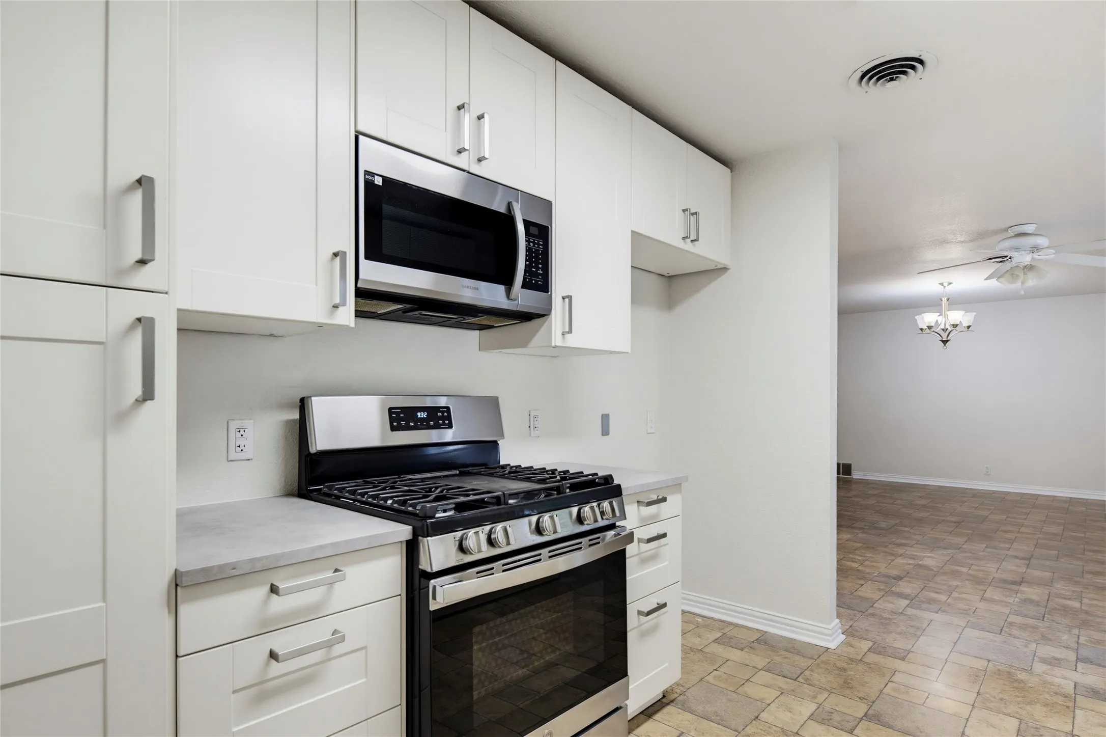 Single Family Residence For Sale in Tarrant County , 4205 Keeter Drive, North Richland Hills, Texas 76180, 3 Bedroom, 2 Bathroom, 2 Garage spaces, 1,588 Sqft, built in 1958, mls#21353916, Real Estate Agent in North Richland Hills, Homes For Sale in Tarrant county, Homes For Sale in North Richland Hills, Realtor in North Richland Hills Texas, Real Estate Brokerage Independent Realty Texas, Luminita Cordes Realtor