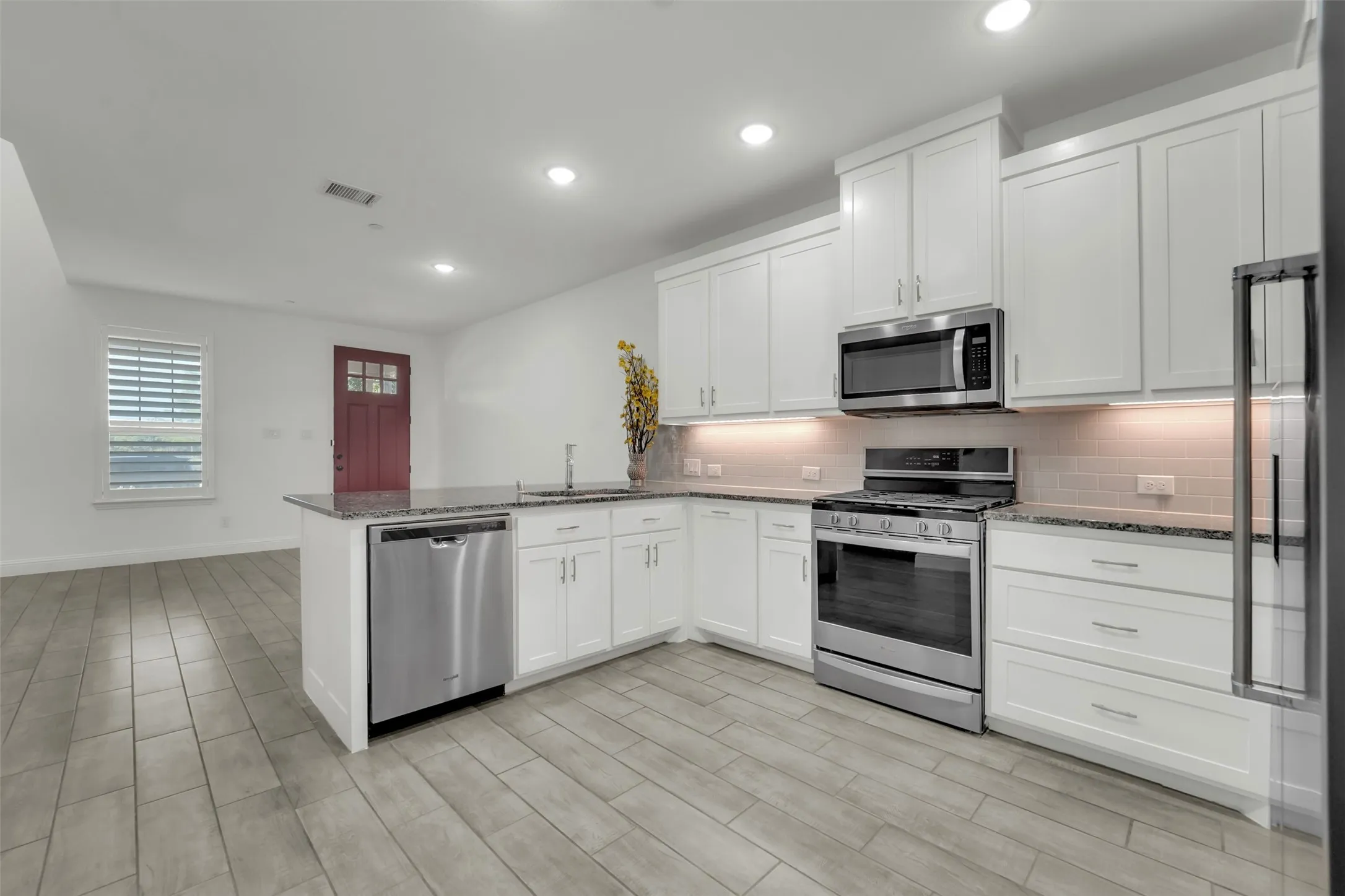 Townhouse For Sale in Dallas County , 2657 High Cotton Lane, Garland, Texas 75042, 2 Bedroom, 3 Bathroom, 2 Garage spaces, 1,514 Sqft, built in 2019, mls#21348110, Real Estate Agent in Garland, Homes For Sale in Dallas county, Homes For Sale in Garland, Realtor in Garland Texas, Real Estate Brokerage Independent Realty Texas, Luminita Cordes Realtor