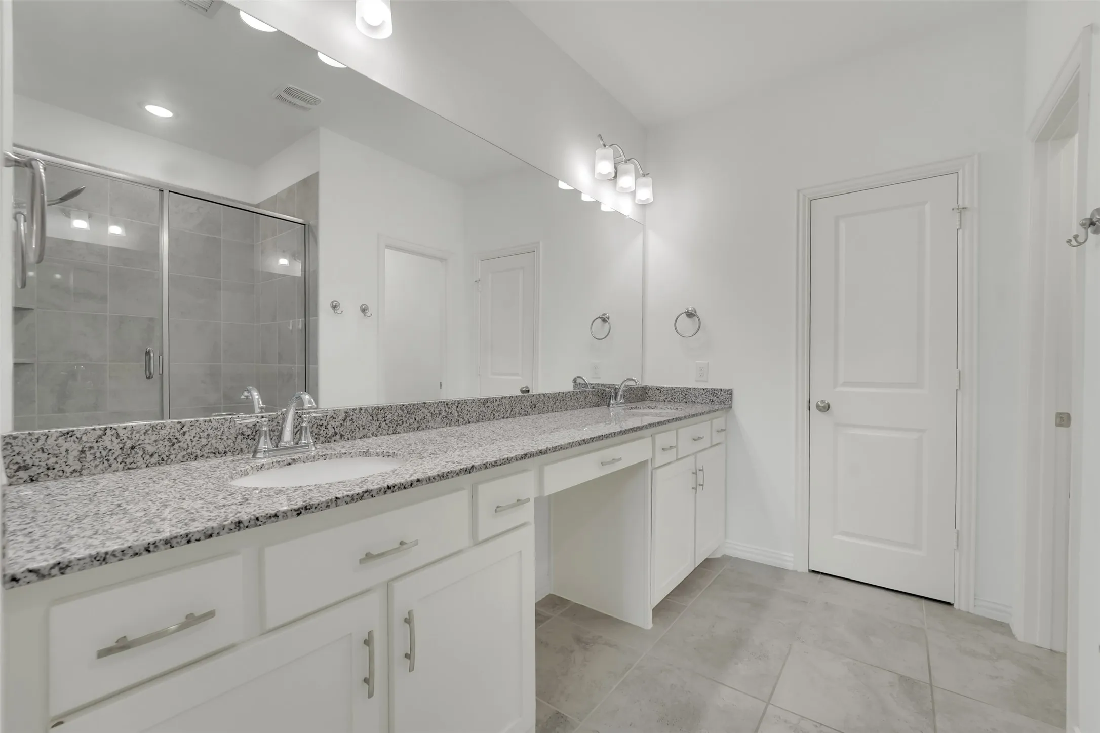 Townhouse For Sale in Dallas County , 2657 High Cotton Lane, Garland, Texas 75042, 2 Bedroom, 3 Bathroom, 2 Garage spaces, 1,514 Sqft, built in 2019, mls#21348110, Real Estate Agent in Garland, Homes For Sale in Dallas county, Homes For Sale in Garland, Realtor in Garland Texas, Real Estate Brokerage Independent Realty Texas, Luminita Cordes Realtor