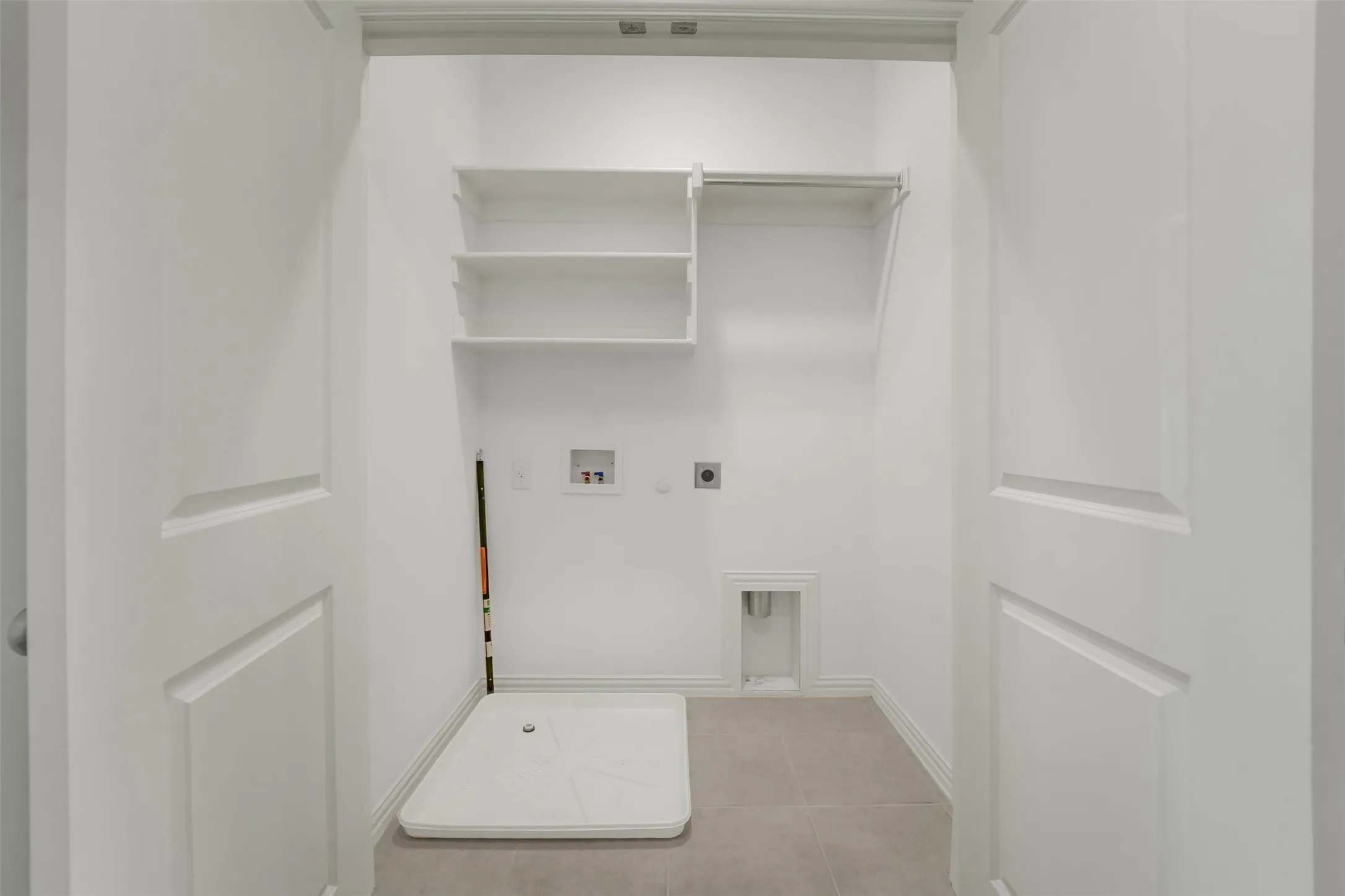 Townhouse For Sale in Dallas County , 2657 High Cotton Lane, Garland, Texas 75042, 2 Bedroom, 3 Bathroom, 2 Garage spaces, 1,514 Sqft, built in 2019, mls#21348110, Real Estate Agent in Garland, Homes For Sale in Dallas county, Homes For Sale in Garland, Realtor in Garland Texas, Real Estate Brokerage Independent Realty Texas, Luminita Cordes Realtor