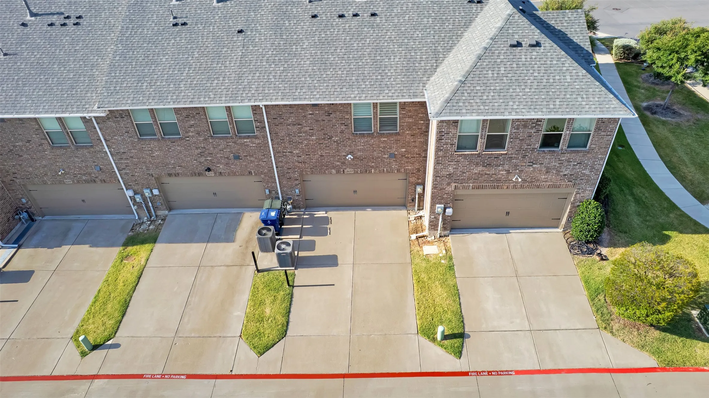 Townhouse For Sale in Dallas County , 2657 High Cotton Lane, Garland, Texas 75042, 2 Bedroom, 3 Bathroom, 2 Garage spaces, 1,514 Sqft, built in 2019, mls#21348110, Real Estate Agent in Garland, Homes For Sale in Dallas county, Homes For Sale in Garland, Realtor in Garland Texas, Real Estate Brokerage Independent Realty Texas, Luminita Cordes Realtor