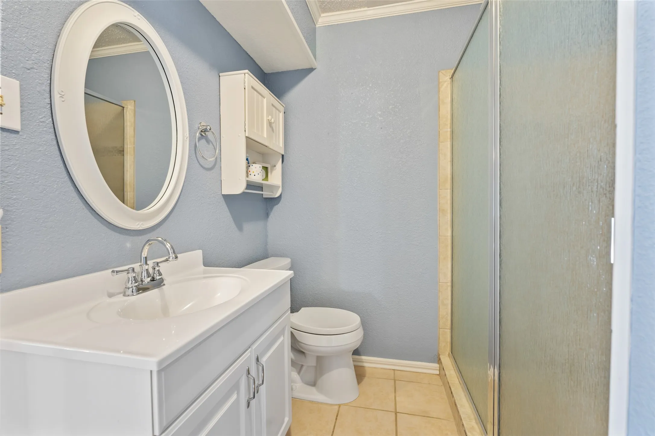 Single Family Residence For Sale in Henderson County , 107 Briarwood Drive, Mabank, Texas 75156, 3 Bedroom, 2 Bathroom, Garage spaces, 1,728 Sqft, built in 1975, mls#21355268, Real Estate Agent in Mabank, Homes For Sale in Henderson county, Homes For Sale in Mabank, Realtor in Mabank Texas, Real Estate Brokerage Independent Realty Texas, Luminita Cordes Realtor
