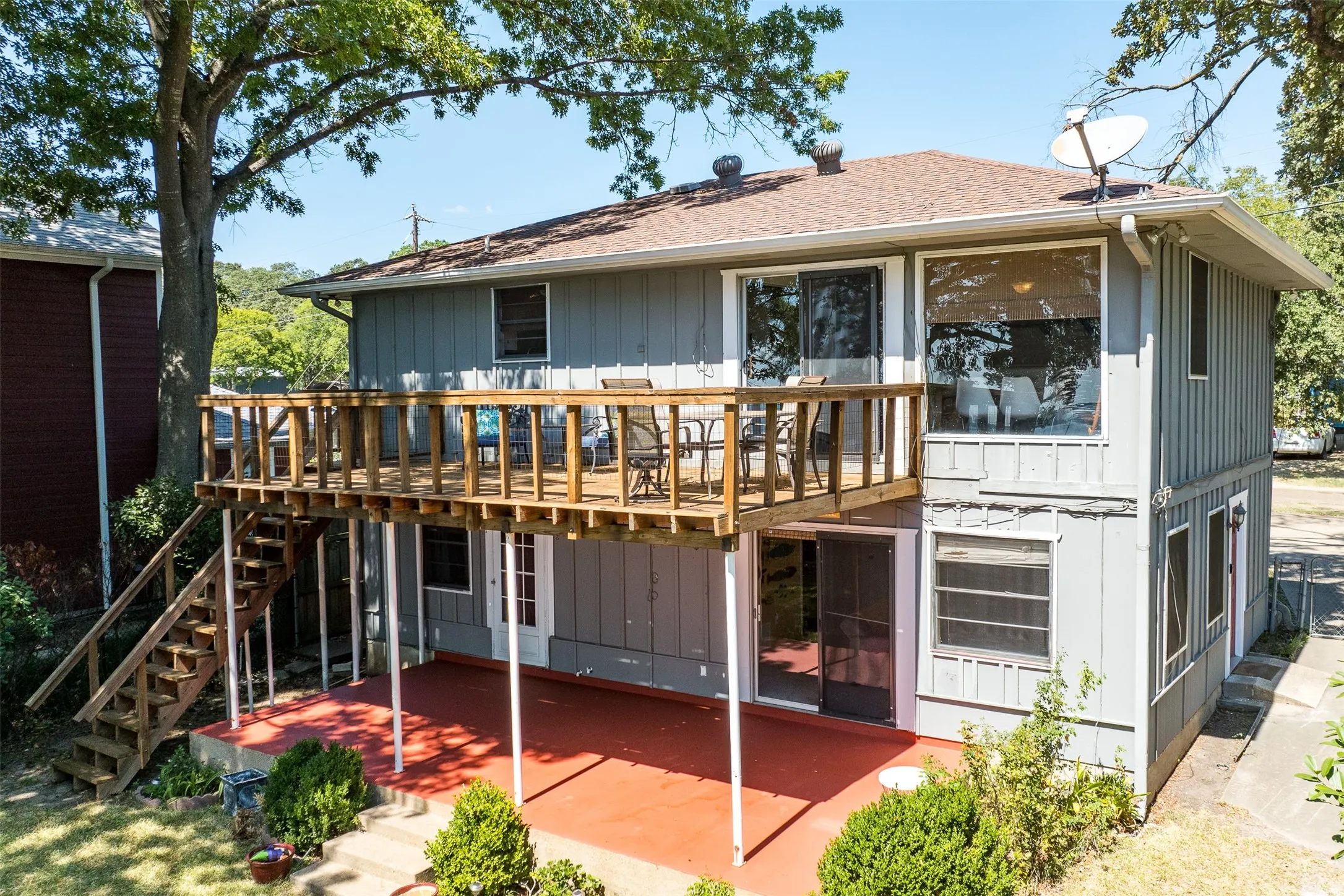 Single Family Residence For Sale in Henderson County , 107 Briarwood Drive, Mabank, Texas 75156, 3 Bedroom, 2 Bathroom, Garage spaces, 1,728 Sqft, built in 1975, mls#21355268, Real Estate Agent in Mabank, Homes For Sale in Henderson county, Homes For Sale in Mabank, Realtor in Mabank Texas, Real Estate Brokerage Independent Realty Texas, Luminita Cordes Realtor
