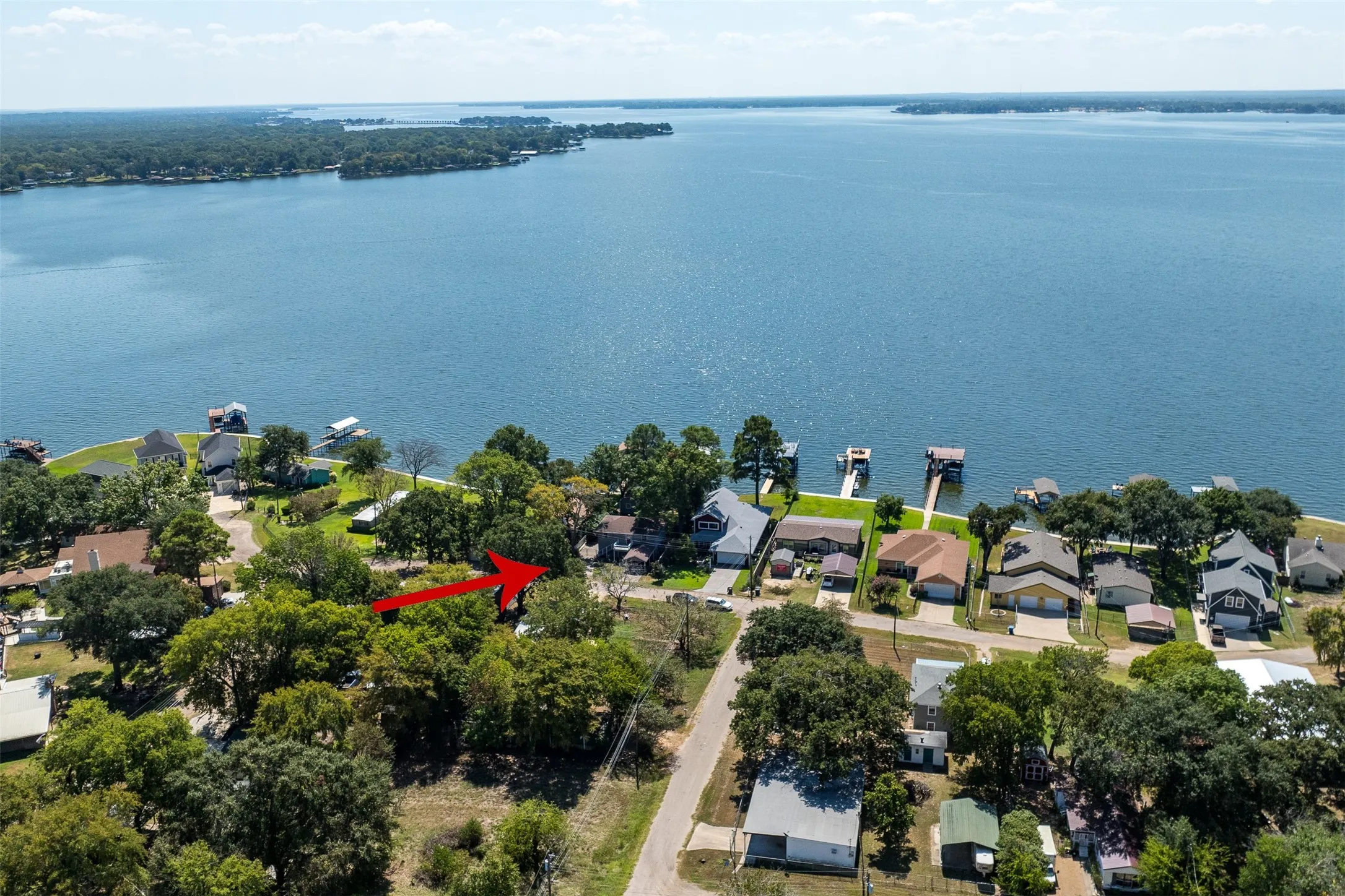 Single Family Residence For Sale in Henderson County , 107 Briarwood Drive, Mabank, Texas 75156, 3 Bedroom, 2 Bathroom, Garage spaces, 1,728 Sqft, built in 1975, mls#21355268, Real Estate Agent in Mabank, Homes For Sale in Henderson county, Homes For Sale in Mabank, Realtor in Mabank Texas, Real Estate Brokerage Independent Realty Texas, Luminita Cordes Realtor