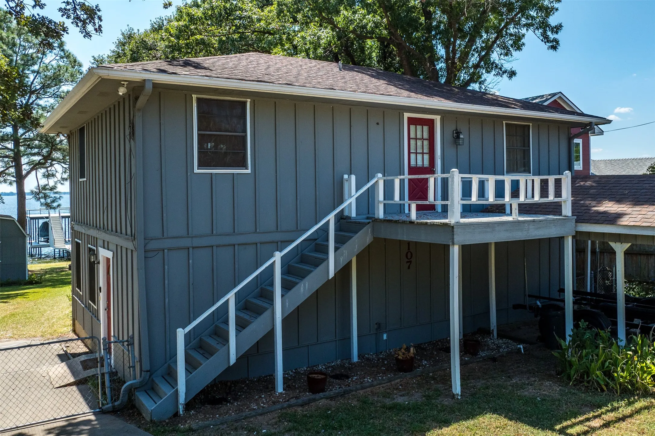 Single Family Residence For Sale in Henderson County , 107 Briarwood Drive, Mabank, Texas 75156, 3 Bedroom, 2 Bathroom, Garage spaces, 1,728 Sqft, built in 1975, mls#21355268, Real Estate Agent in Mabank, Homes For Sale in Henderson county, Homes For Sale in Mabank, Realtor in Mabank Texas, Real Estate Brokerage Independent Realty Texas, Luminita Cordes Realtor