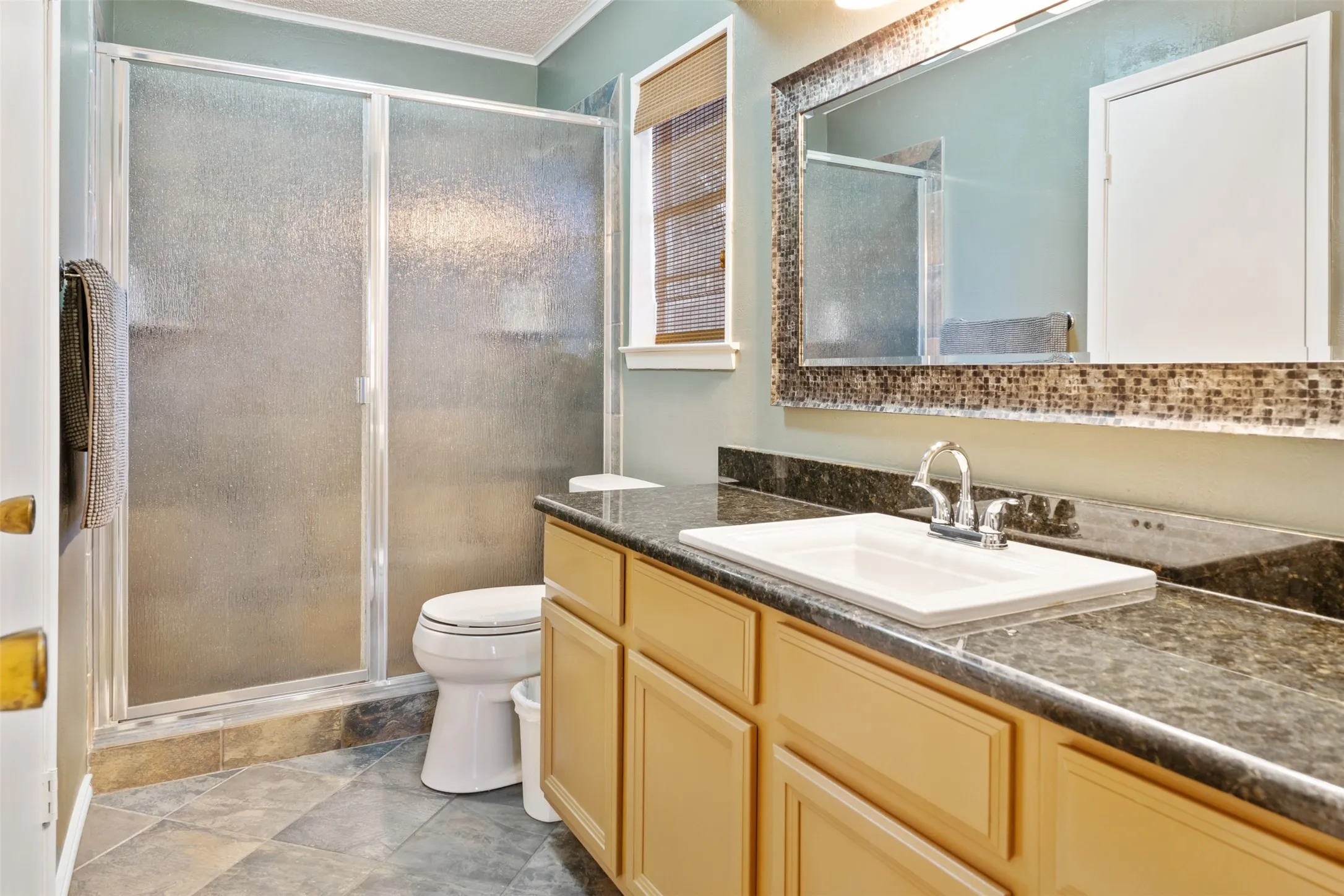 Single Family Residence For Sale in Henderson County , 107 Briarwood Drive, Mabank, Texas 75156, 3 Bedroom, 2 Bathroom, Garage spaces, 1,728 Sqft, built in 1975, mls#21355268, Real Estate Agent in Mabank, Homes For Sale in Henderson county, Homes For Sale in Mabank, Realtor in Mabank Texas, Real Estate Brokerage Independent Realty Texas, Luminita Cordes Realtor