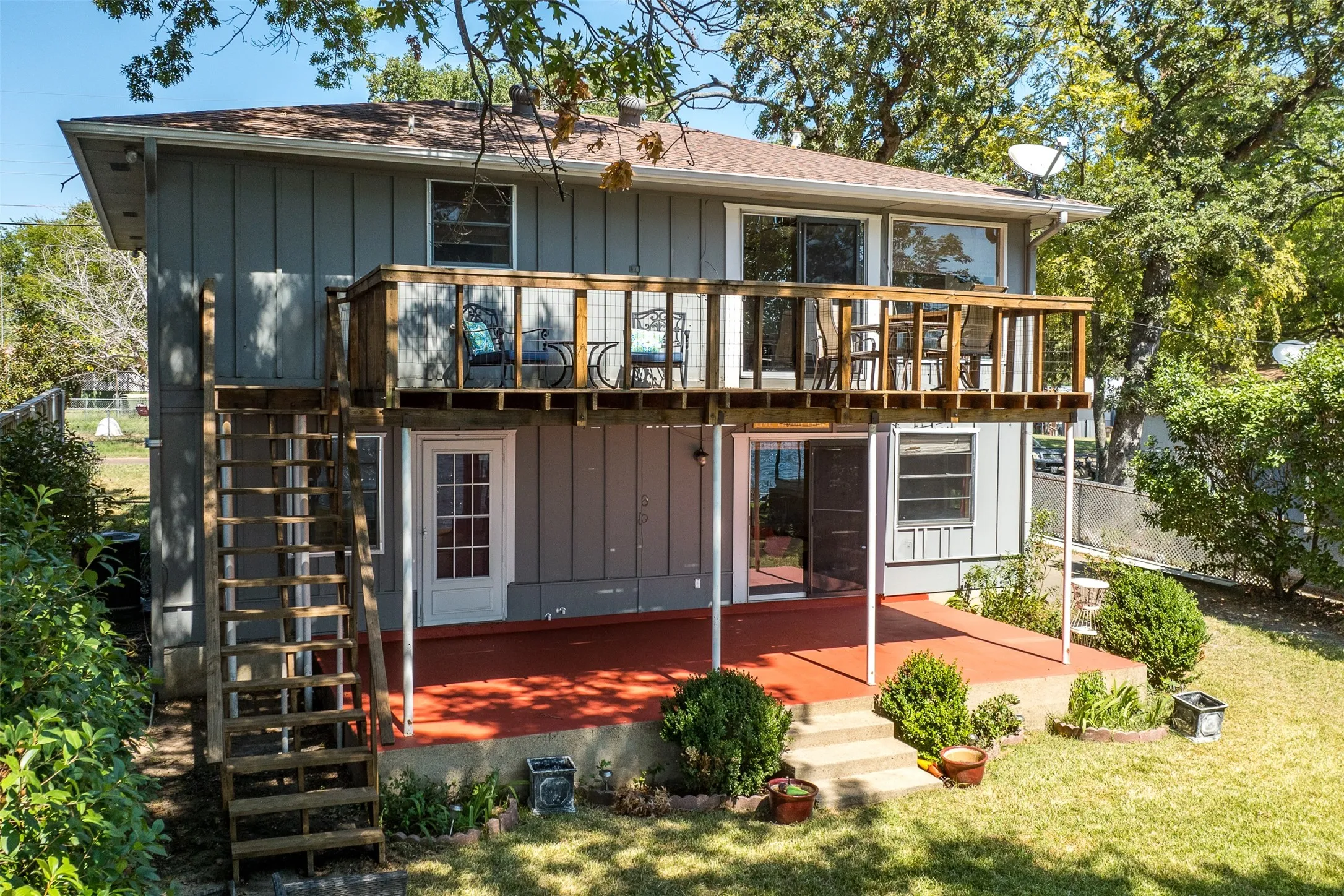 Single Family Residence For Sale in Henderson County , 107 Briarwood Drive, Mabank, Texas 75156, 3 Bedroom, 2 Bathroom, Garage spaces, 1,728 Sqft, built in 1975, mls#21355268, Real Estate Agent in Mabank, Homes For Sale in Henderson county, Homes For Sale in Mabank, Realtor in Mabank Texas, Real Estate Brokerage Independent Realty Texas, Luminita Cordes Realtor