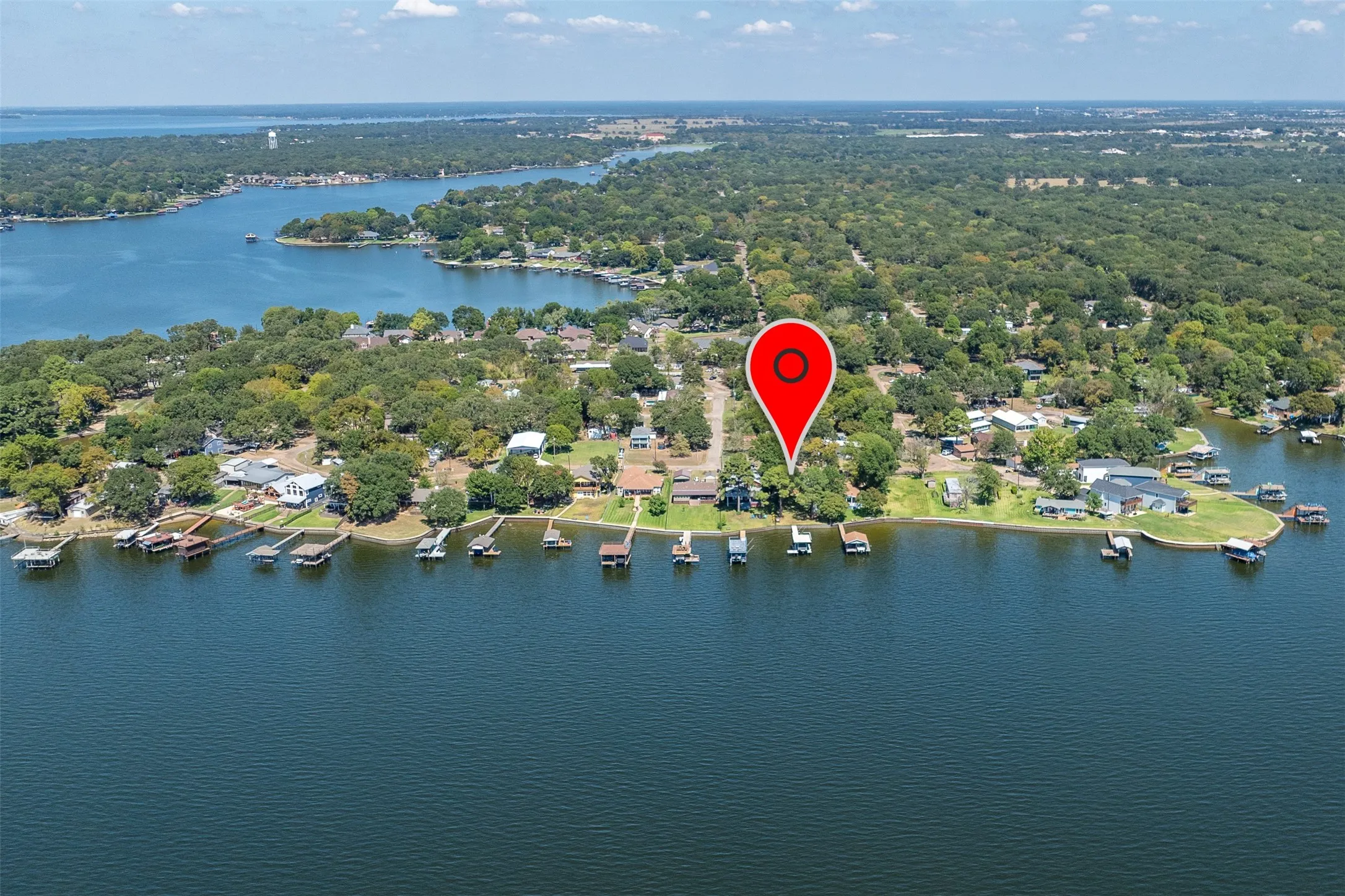 Single Family Residence For Sale in Henderson County , 107 Briarwood Drive, Mabank, Texas 75156, 3 Bedroom, 2 Bathroom, Garage spaces, 1,728 Sqft, built in 1975, mls#21355268, Real Estate Agent in Mabank, Homes For Sale in Henderson county, Homes For Sale in Mabank, Realtor in Mabank Texas, Real Estate Brokerage Independent Realty Texas, Luminita Cordes Realtor