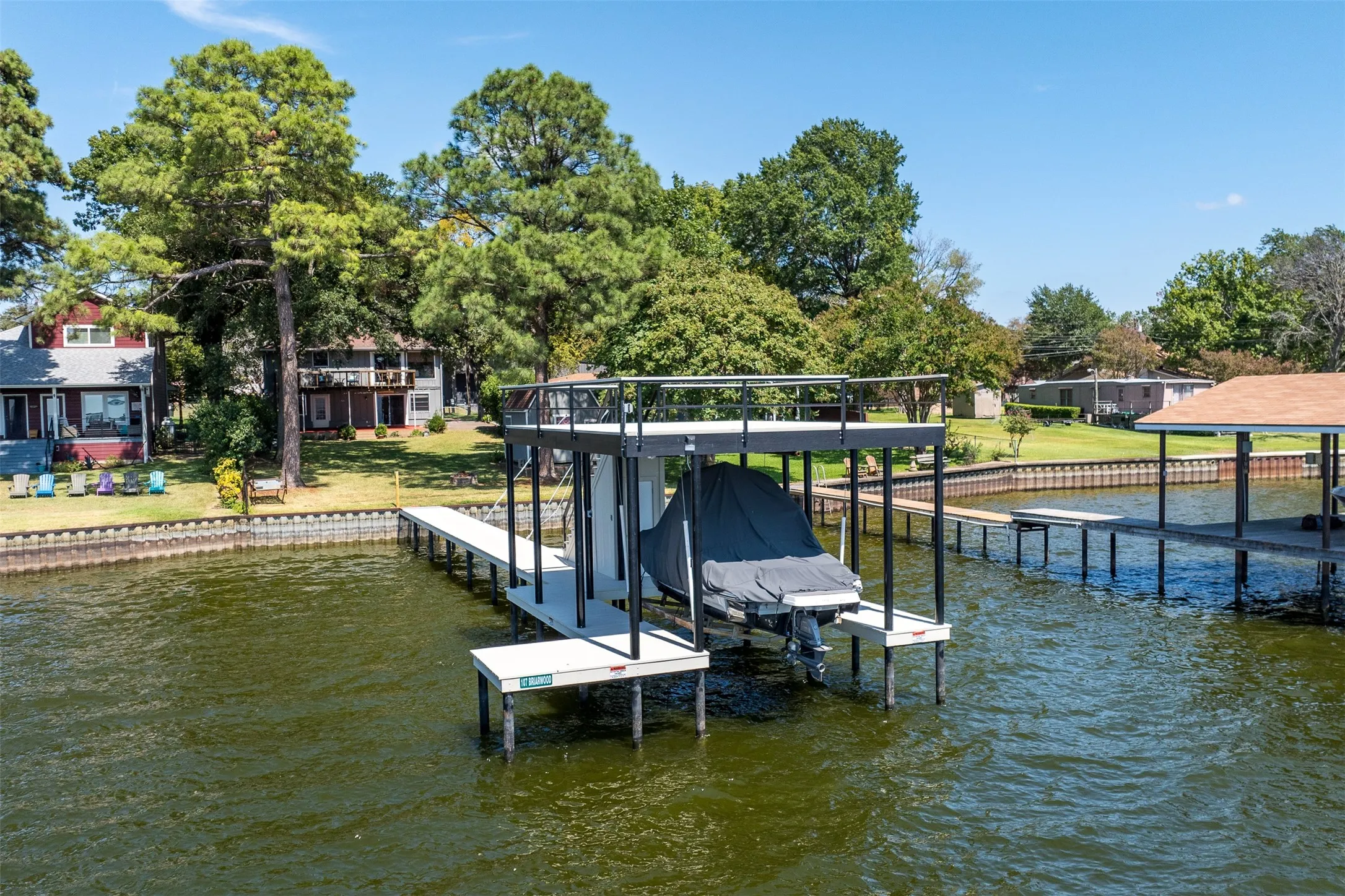 Single Family Residence For Sale in Henderson County , 107 Briarwood Drive, Mabank, Texas 75156, 3 Bedroom, 2 Bathroom, Garage spaces, 1,728 Sqft, built in 1975, mls#21355268, Real Estate Agent in Mabank, Homes For Sale in Henderson county, Homes For Sale in Mabank, Realtor in Mabank Texas, Real Estate Brokerage Independent Realty Texas, Luminita Cordes Realtor