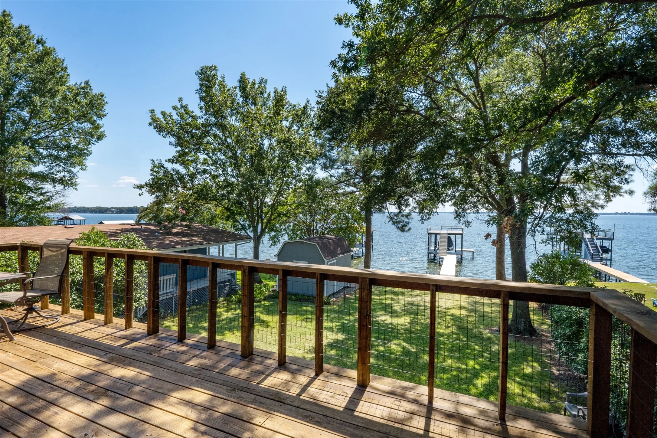 Single Family Residence For Sale in Henderson County , 107 Briarwood Drive, Mabank, Texas 75156, 3 Bedroom, 2 Bathroom, Garage spaces, 1,728 Sqft, built in 1975, mls#21355268, Real Estate Agent in Mabank, Homes For Sale in Henderson county, Homes For Sale in Mabank, Realtor in Mabank Texas, Real Estate Brokerage Independent Realty Texas, Luminita Cordes Realtor