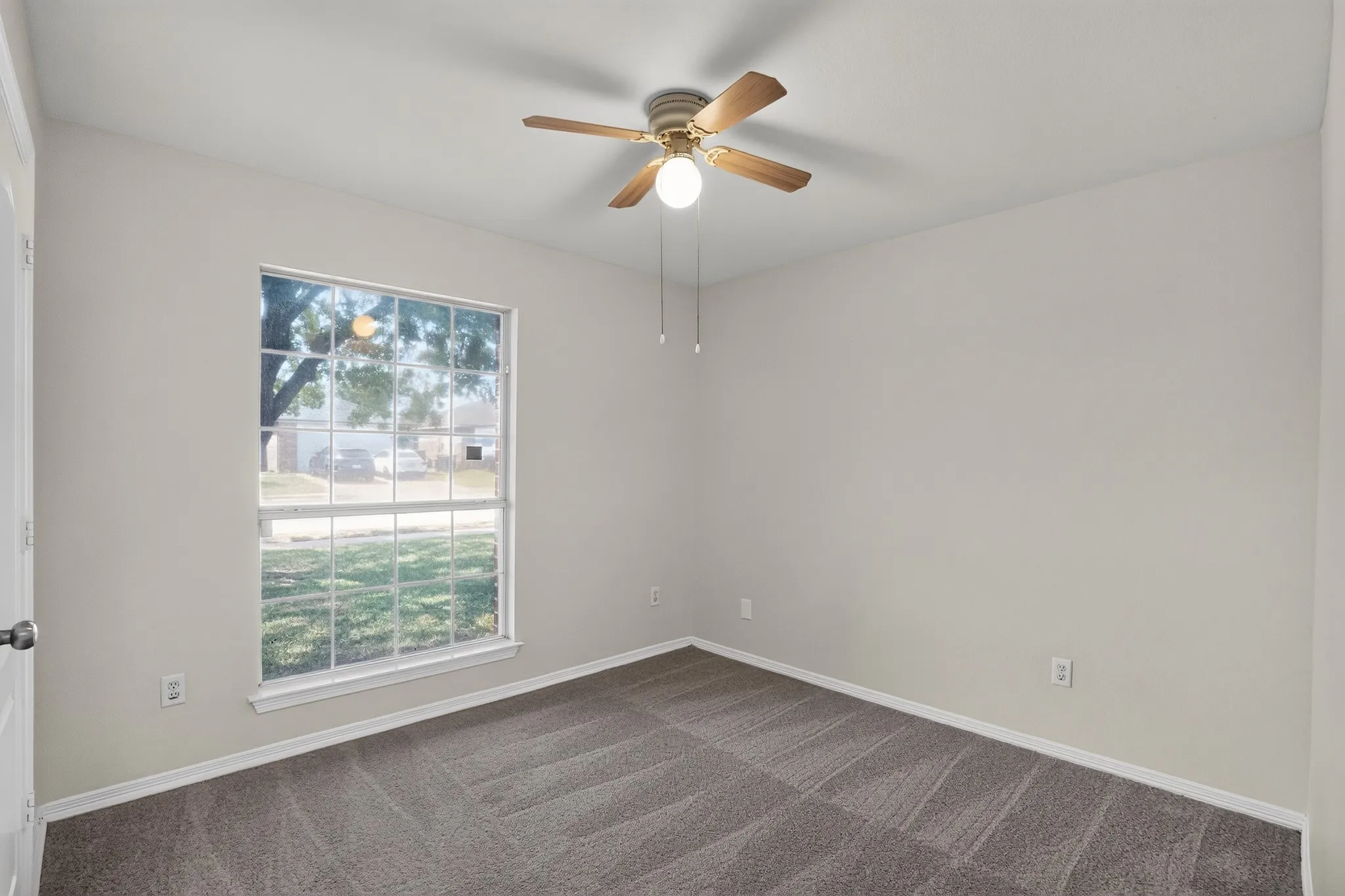 Single Family Residence For Sale in Tarrant County , 419 Murphy Road, Burleson, Texas 76028, 3 Bedroom, 2 Bathroom, 2 Garage spaces, 1,334 Sqft, built in 2004, mls#21353132, Real Estate Agent in Burleson, Homes For Sale in Tarrant county, Homes For Sale in Burleson, Realtor in Burleson Texas, Real Estate Brokerage Independent Realty Texas, Luminita Cordes Realtor