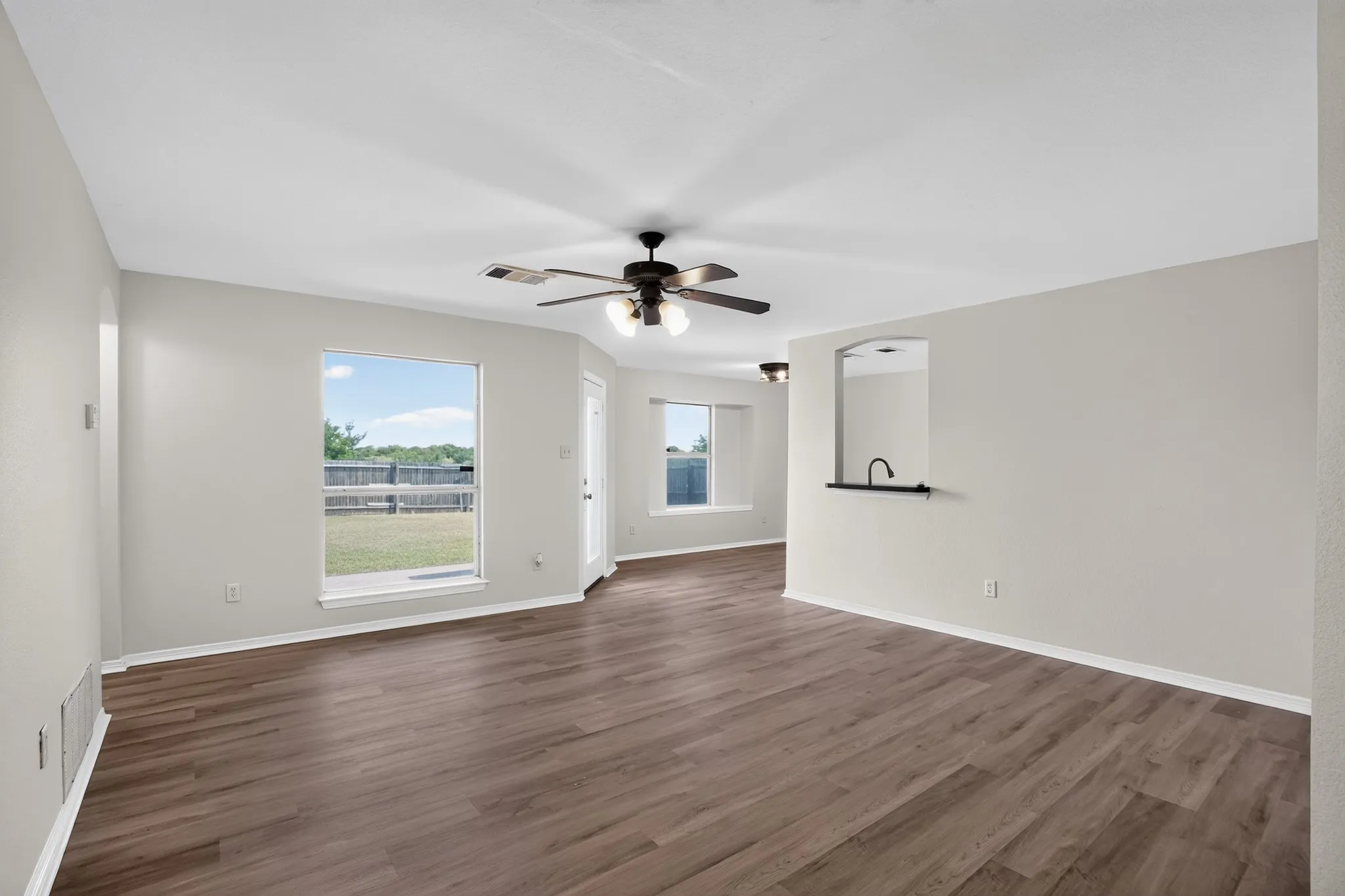 Single Family Residence For Sale in Tarrant County , 419 Murphy Road, Burleson, Texas 76028, 3 Bedroom, 2 Bathroom, 2 Garage spaces, 1,334 Sqft, built in 2004, mls#21353132, Real Estate Agent in Burleson, Homes For Sale in Tarrant county, Homes For Sale in Burleson, Realtor in Burleson Texas, Real Estate Brokerage Independent Realty Texas, Luminita Cordes Realtor