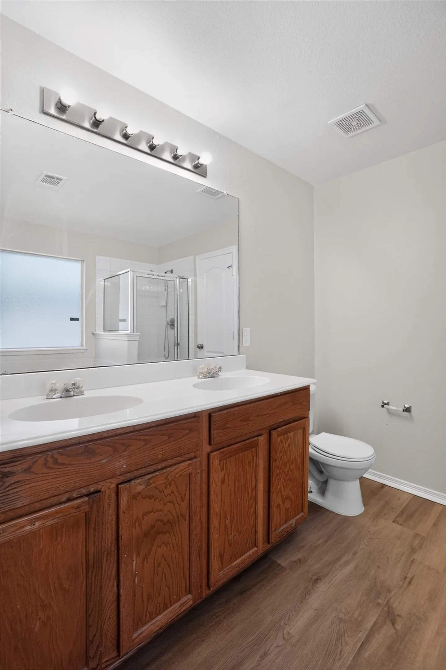 Single Family Residence For Sale in Tarrant County , 419 Murphy Road, Burleson, Texas 76028, 3 Bedroom, 2 Bathroom, 2 Garage spaces, 1,334 Sqft, built in 2004, mls#21353132, Real Estate Agent in Burleson, Homes For Sale in Tarrant county, Homes For Sale in Burleson, Realtor in Burleson Texas, Real Estate Brokerage Independent Realty Texas, Luminita Cordes Realtor