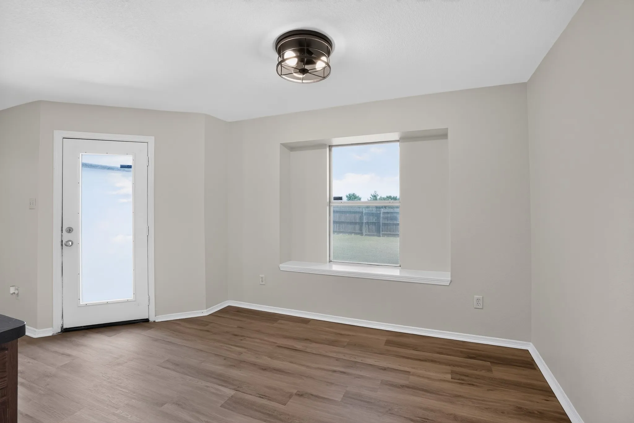 Single Family Residence For Sale in Tarrant County , 419 Murphy Road, Burleson, Texas 76028, 3 Bedroom, 2 Bathroom, 2 Garage spaces, 1,334 Sqft, built in 2004, mls#21353132, Real Estate Agent in Burleson, Homes For Sale in Tarrant county, Homes For Sale in Burleson, Realtor in Burleson Texas, Real Estate Brokerage Independent Realty Texas, Luminita Cordes Realtor