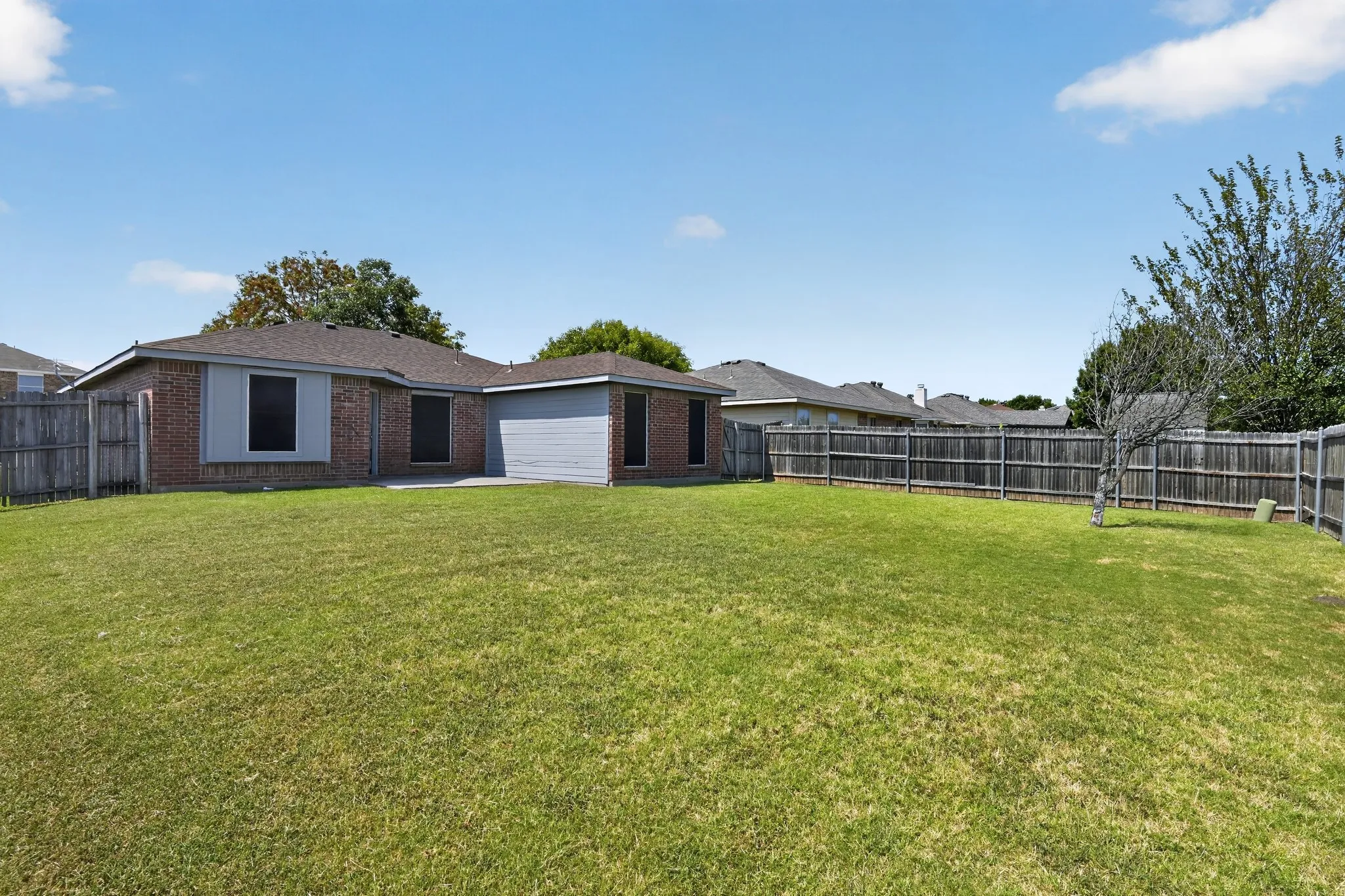 Single Family Residence For Sale in Tarrant County , 419 Murphy Road, Burleson, Texas 76028, 3 Bedroom, 2 Bathroom, 2 Garage spaces, 1,334 Sqft, built in 2004, mls#21353132, Real Estate Agent in Burleson, Homes For Sale in Tarrant county, Homes For Sale in Burleson, Realtor in Burleson Texas, Real Estate Brokerage Independent Realty Texas, Luminita Cordes Realtor