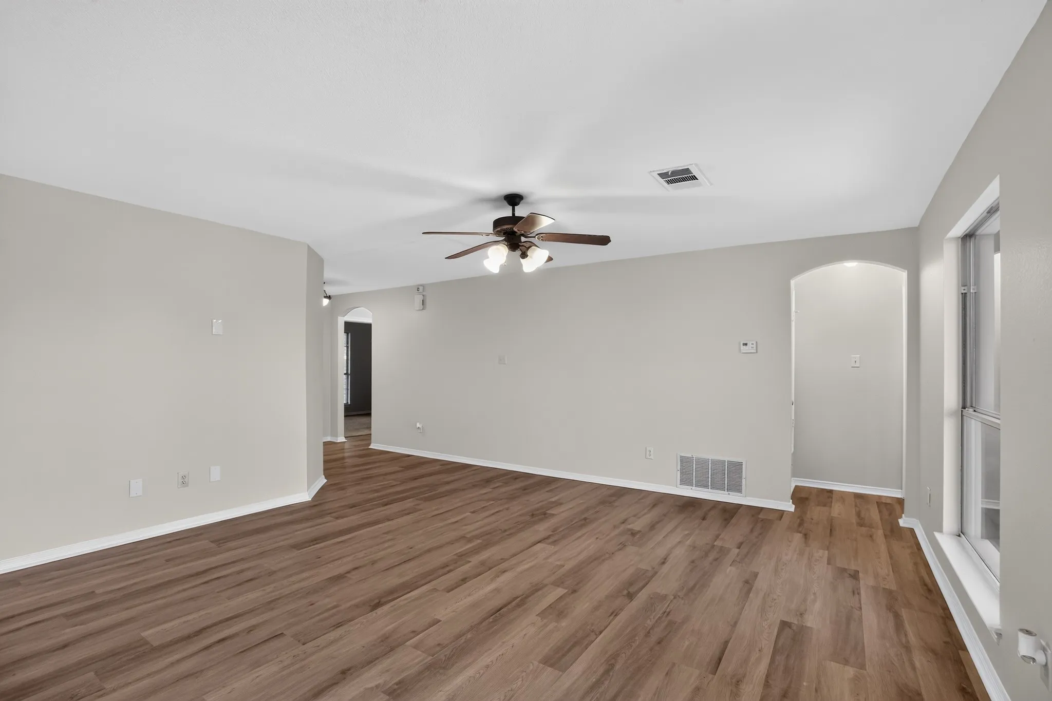 Single Family Residence For Sale in Tarrant County , 419 Murphy Road, Burleson, Texas 76028, 3 Bedroom, 2 Bathroom, 2 Garage spaces, 1,334 Sqft, built in 2004, mls#21353132, Real Estate Agent in Burleson, Homes For Sale in Tarrant county, Homes For Sale in Burleson, Realtor in Burleson Texas, Real Estate Brokerage Independent Realty Texas, Luminita Cordes Realtor