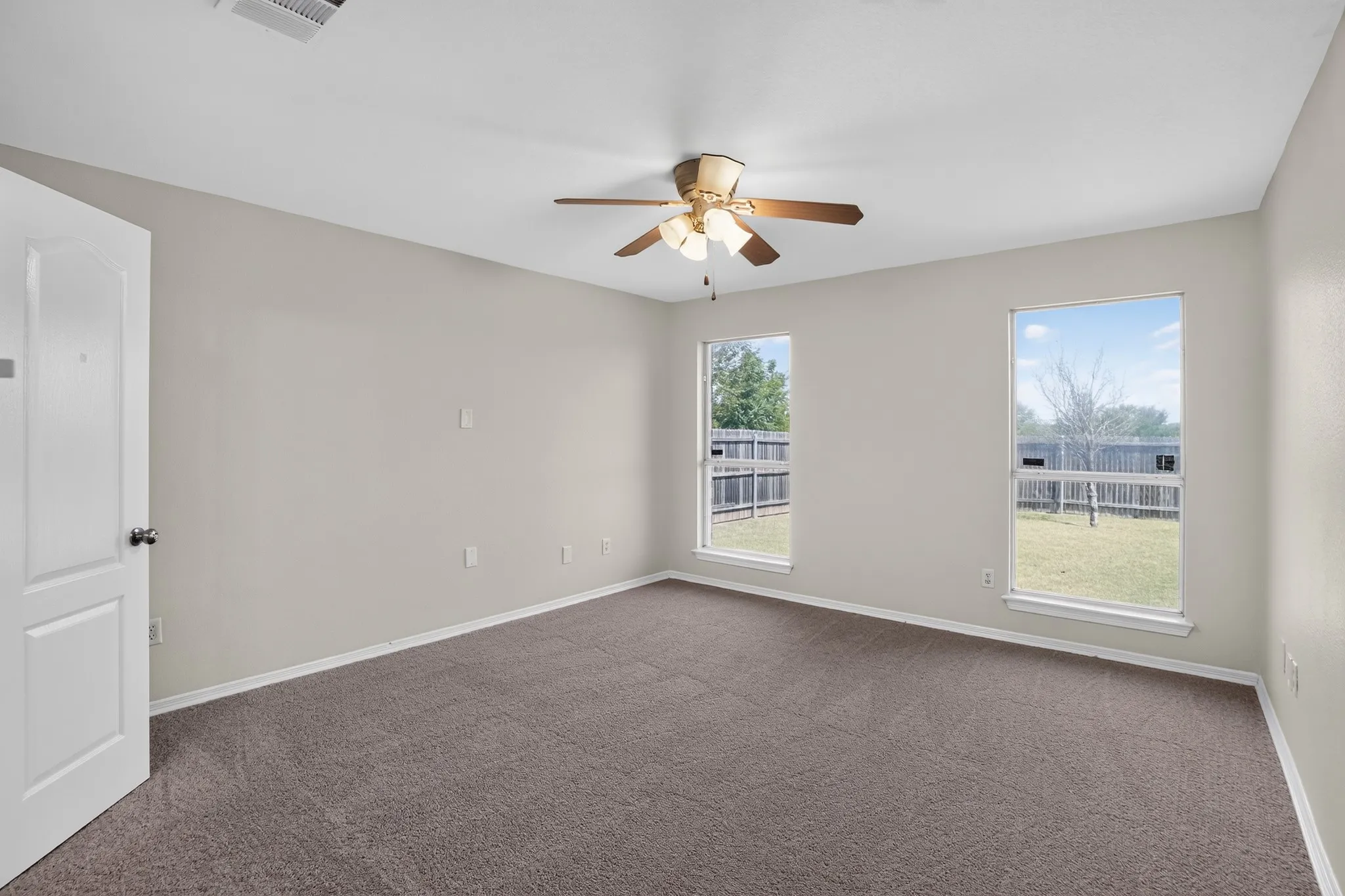Single Family Residence For Sale in Tarrant County , 419 Murphy Road, Burleson, Texas 76028, 3 Bedroom, 2 Bathroom, 2 Garage spaces, 1,334 Sqft, built in 2004, mls#21353132, Real Estate Agent in Burleson, Homes For Sale in Tarrant county, Homes For Sale in Burleson, Realtor in Burleson Texas, Real Estate Brokerage Independent Realty Texas, Luminita Cordes Realtor