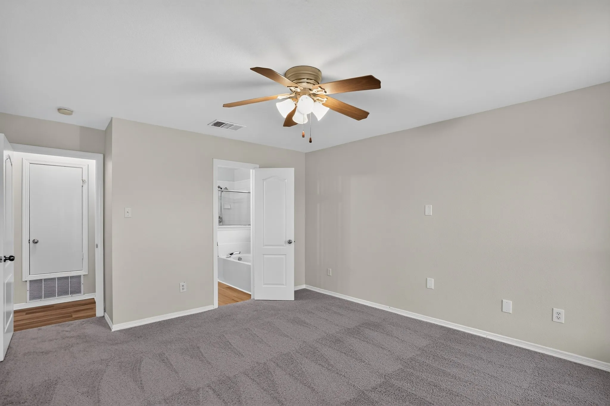 Single Family Residence For Sale in Tarrant County , 419 Murphy Road, Burleson, Texas 76028, 3 Bedroom, 2 Bathroom, 2 Garage spaces, 1,334 Sqft, built in 2004, mls#21353132, Real Estate Agent in Burleson, Homes For Sale in Tarrant county, Homes For Sale in Burleson, Realtor in Burleson Texas, Real Estate Brokerage Independent Realty Texas, Luminita Cordes Realtor