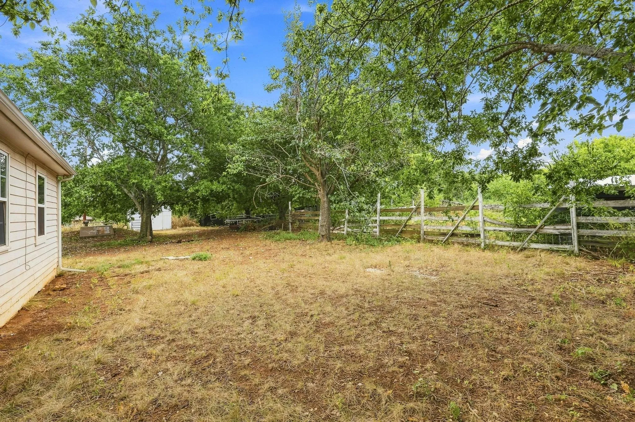 Single Family Residence For Sale in Grayson County , 304 Primrose Lane, Sherman, Texas 75092, 3 Bedroom, 2 Bathroom, Garage spaces, 1,673 Sqft, built in 1982, mls#21349524, Real Estate Agent in Sherman, Homes For Sale in Grayson county, Homes For Sale in Sherman, Realtor in Sherman Texas, Real Estate Brokerage Independent Realty Texas, Luminita Cordes Realtor