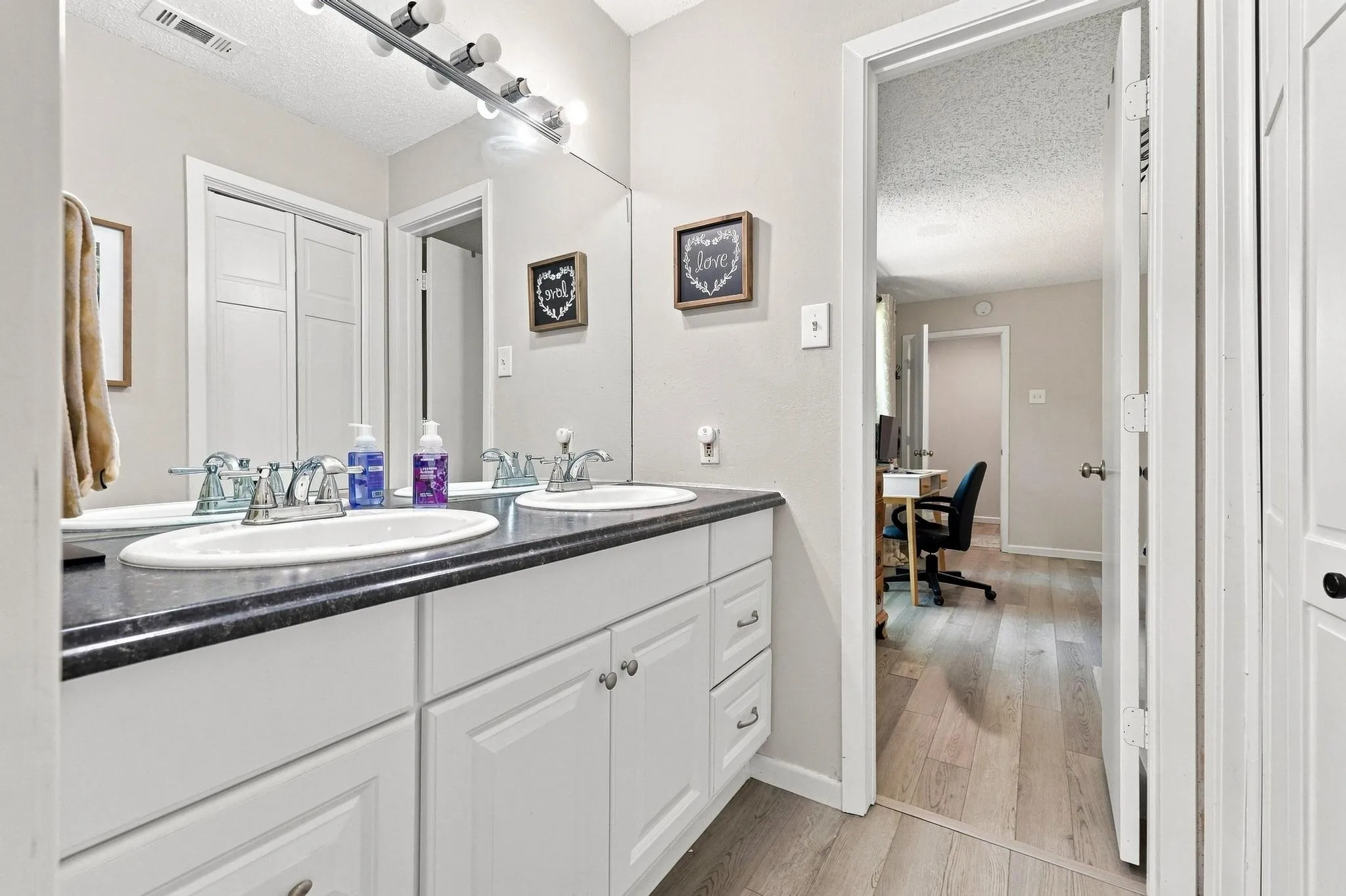 Single Family Residence For Sale in Grayson County , 304 Primrose Lane, Sherman, Texas 75092, 3 Bedroom, 2 Bathroom, Garage spaces, 1,673 Sqft, built in 1982, mls#21349524, Real Estate Agent in Sherman, Homes For Sale in Grayson county, Homes For Sale in Sherman, Realtor in Sherman Texas, Real Estate Brokerage Independent Realty Texas, Luminita Cordes Realtor