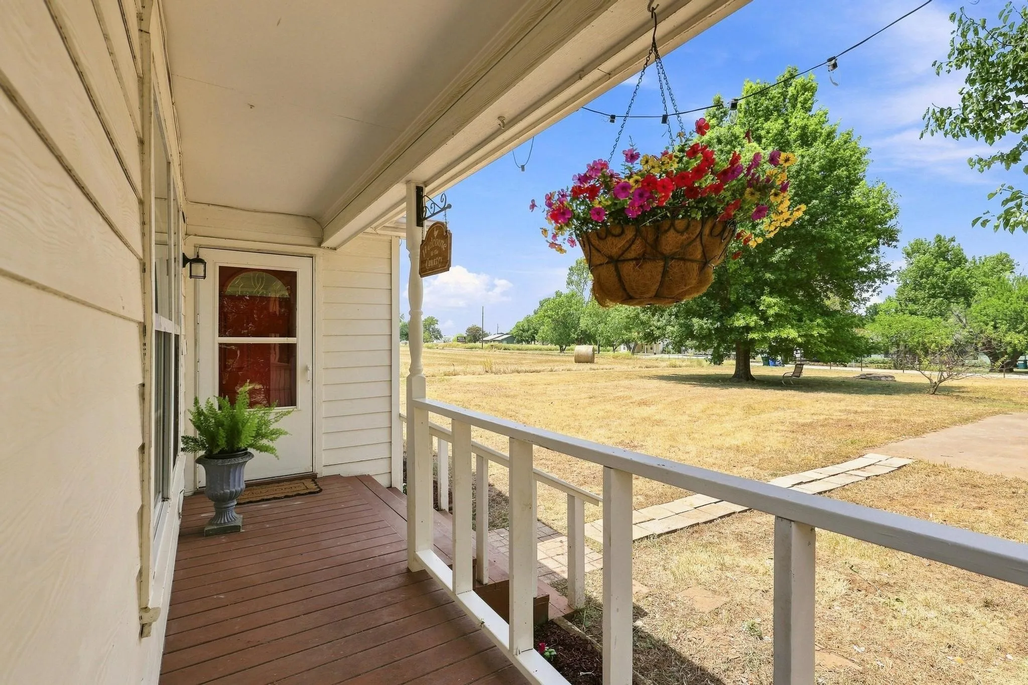 Single Family Residence For Sale in Grayson County , 304 Primrose Lane, Sherman, Texas 75092, 3 Bedroom, 2 Bathroom, Garage spaces, 1,673 Sqft, built in 1982, mls#21349524, Real Estate Agent in Sherman, Homes For Sale in Grayson county, Homes For Sale in Sherman, Realtor in Sherman Texas, Real Estate Brokerage Independent Realty Texas, Luminita Cordes Realtor