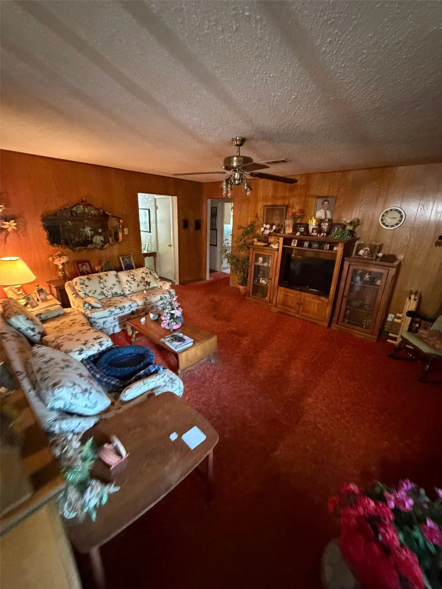 Single Family Residence For Sale in Tarrant County , 1008 Keith Drive, Hurst, Texas 76053, 3 Bedroom, 2 Bathroom, 2 Garage spaces, 1,773 Sqft, built in 1965, mls#21355328, Real Estate Agent in Hurst, Homes For Sale in Tarrant county, Homes For Sale in Hurst, Realtor in Hurst Texas, Real Estate Brokerage Independent Realty Texas, Luminita Cordes Realtor