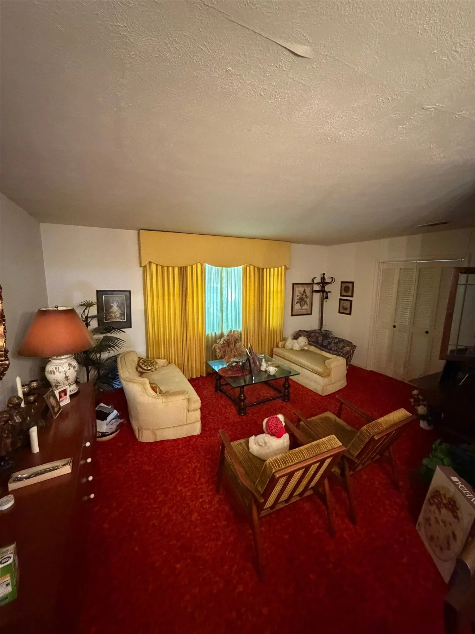 Single Family Residence For Sale in Tarrant County , 1008 Keith Drive, Hurst, Texas 76053, 3 Bedroom, 2 Bathroom, 2 Garage spaces, 1,773 Sqft, built in 1965, mls#21355328, Real Estate Agent in Hurst, Homes For Sale in Tarrant county, Homes For Sale in Hurst, Realtor in Hurst Texas, Real Estate Brokerage Independent Realty Texas, Luminita Cordes Realtor