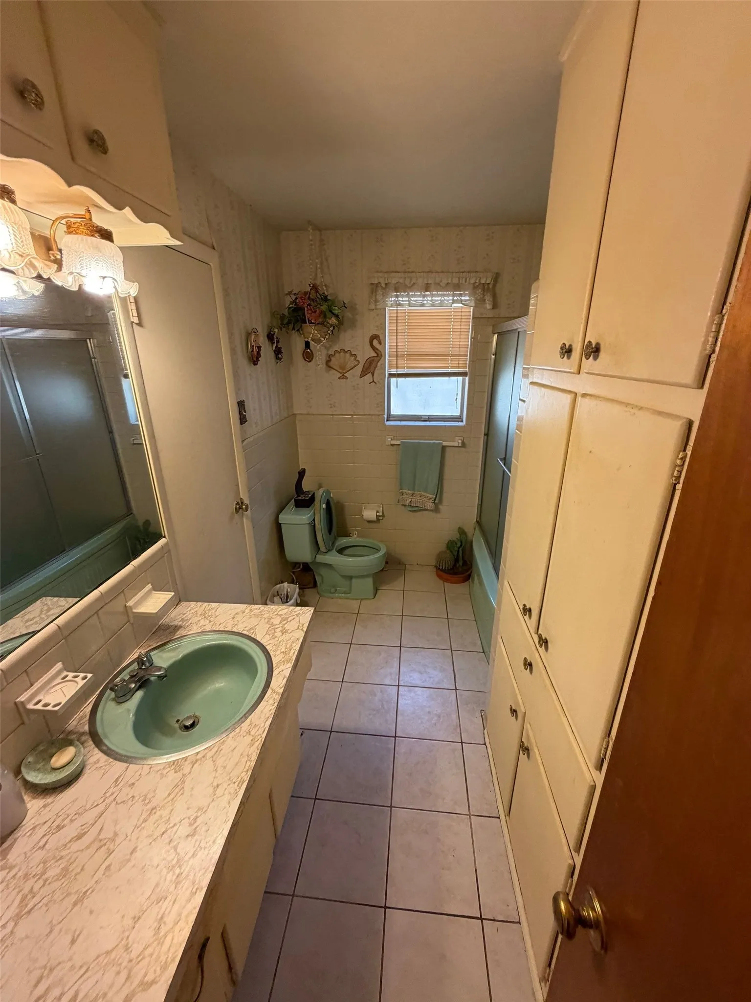 Single Family Residence For Sale in Tarrant County , 1008 Keith Drive, Hurst, Texas 76053, 3 Bedroom, 2 Bathroom, 2 Garage spaces, 1,773 Sqft, built in 1965, mls#21355328, Real Estate Agent in Hurst, Homes For Sale in Tarrant county, Homes For Sale in Hurst, Realtor in Hurst Texas, Real Estate Brokerage Independent Realty Texas, Luminita Cordes Realtor